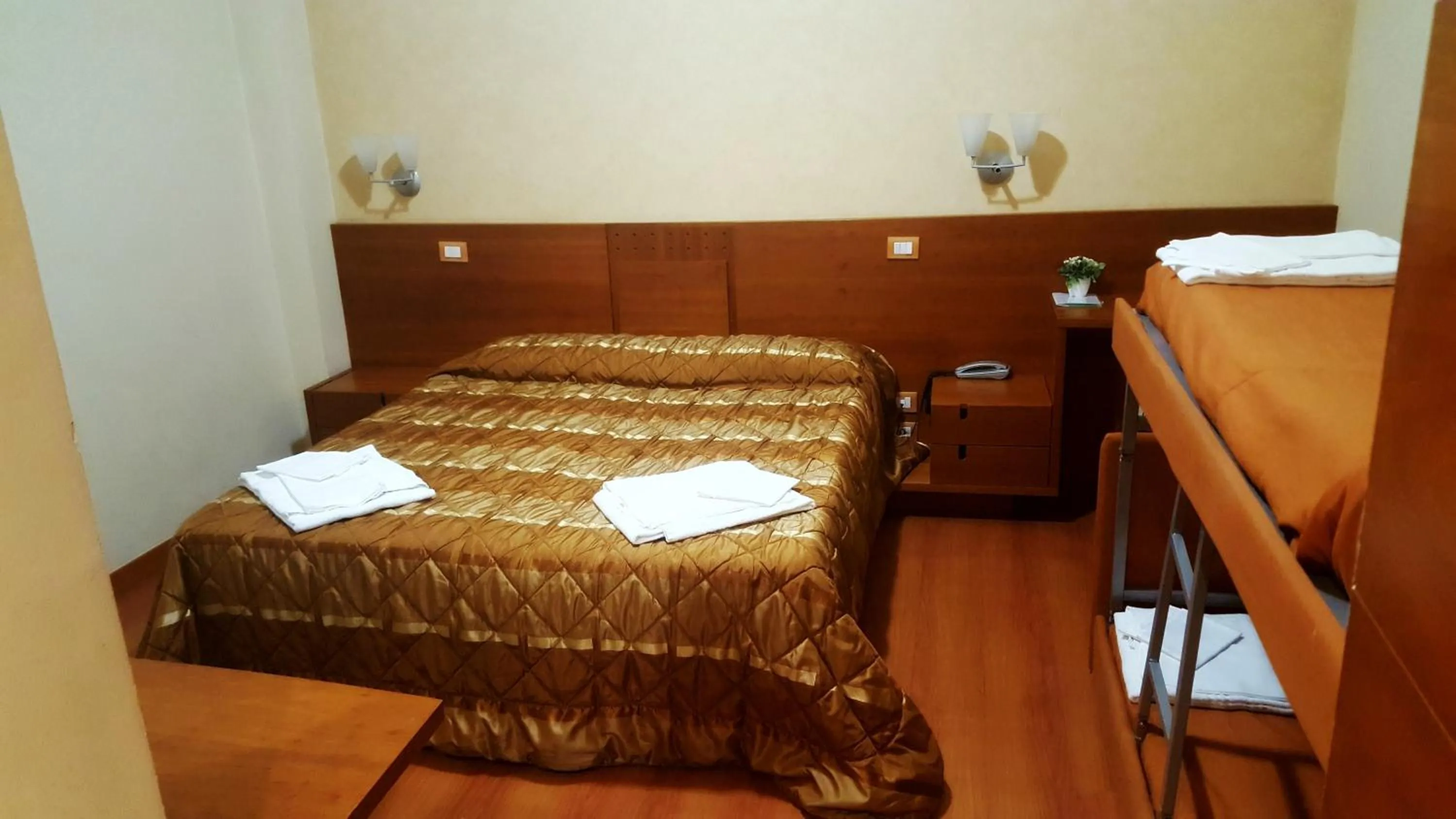 Bedroom, Bed in Hotel Gala