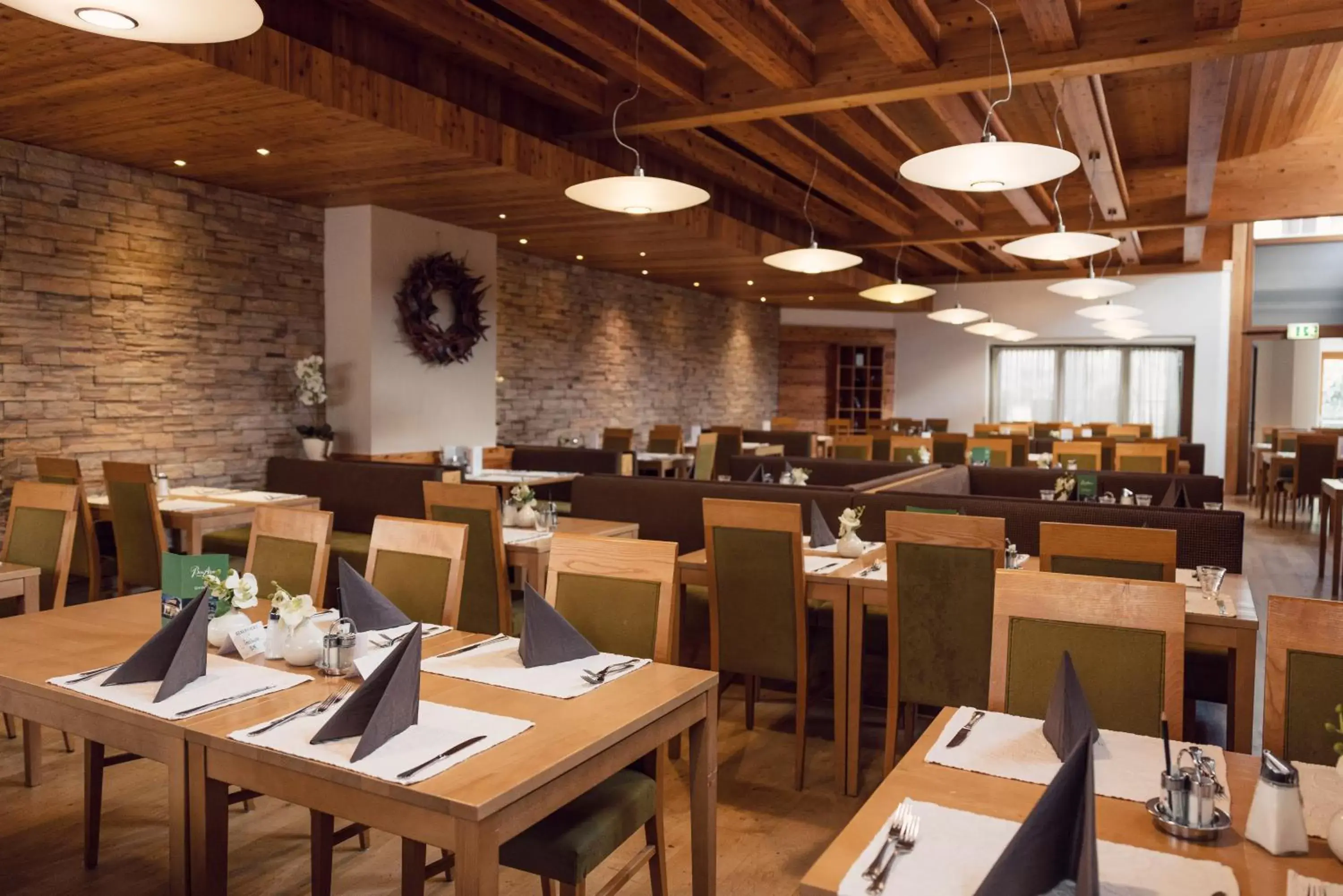 Restaurant/Places to Eat in Hotel Bon Alpina