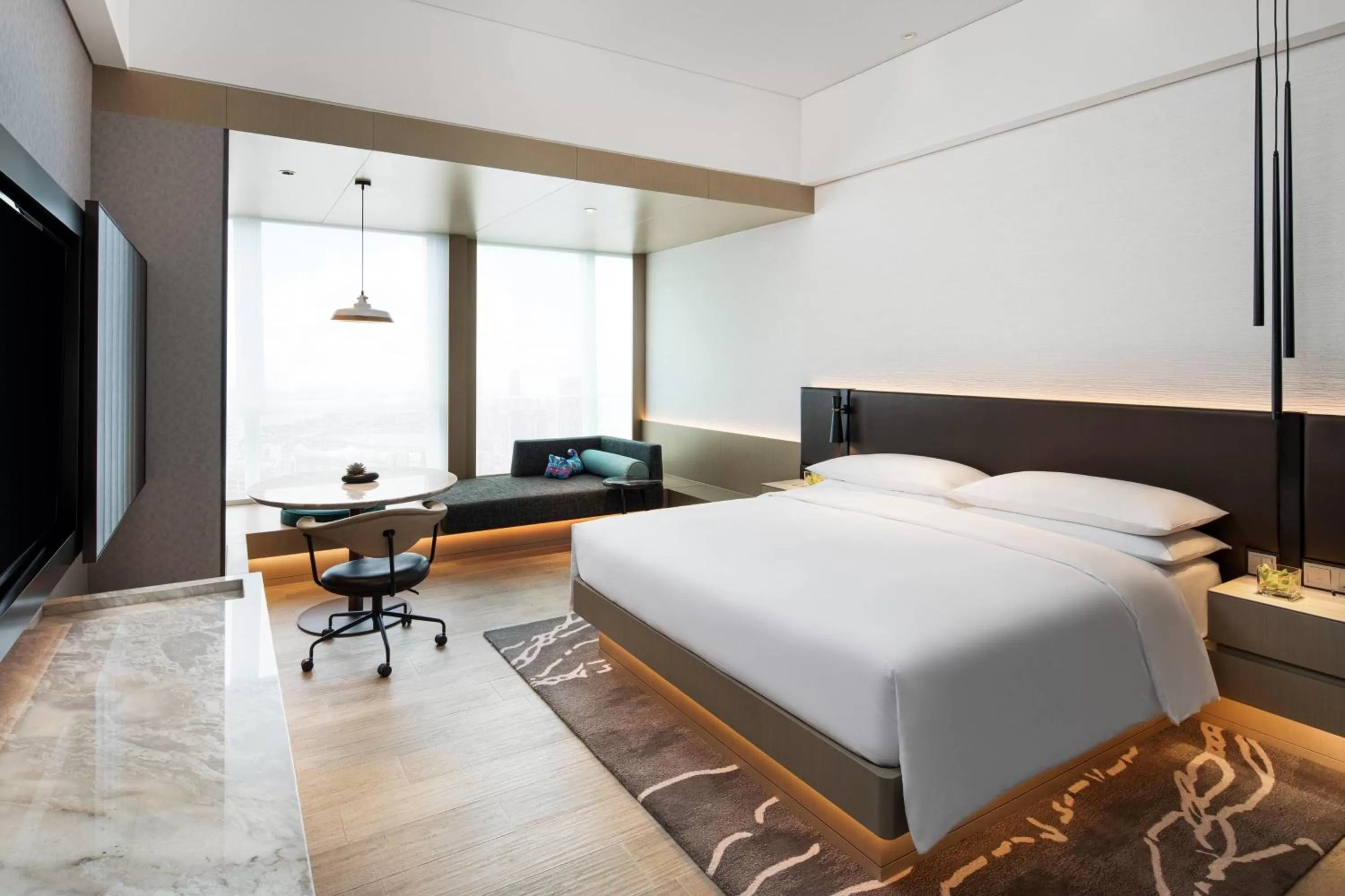 Photo of the whole room, Bed in Renaissance Shenzhen Bay Hotel