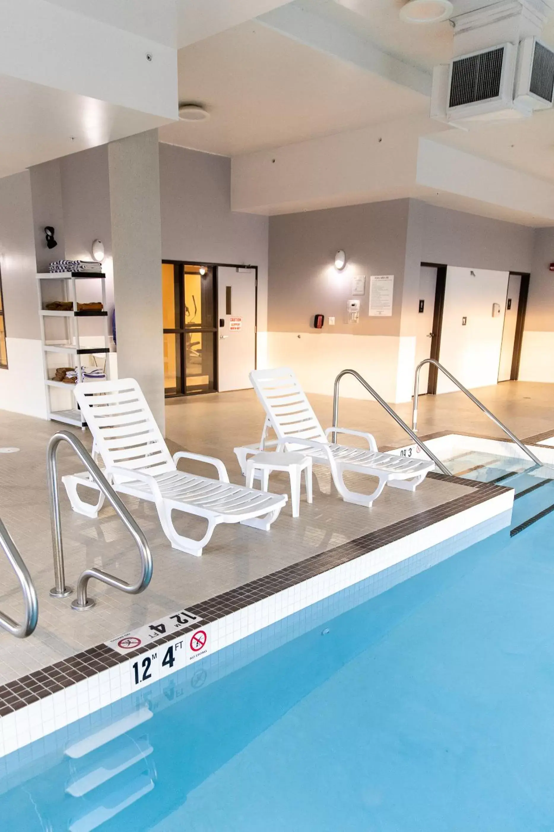 Swimming pool in Hotel 11, MOD A Sonesta Collection Swimming pool in Hotel 11, MOD A Sonesta Collection