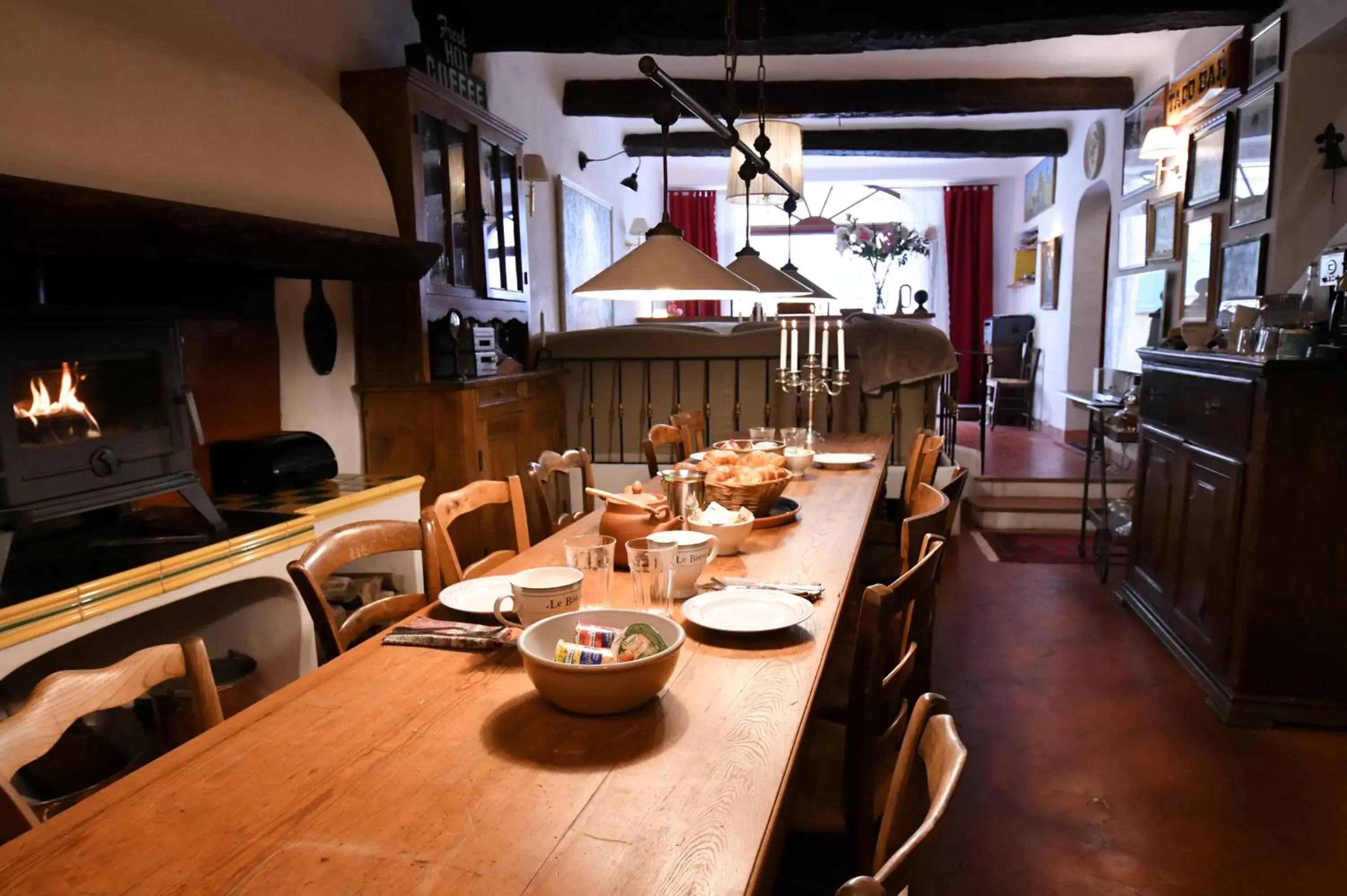 Restaurant/Places to Eat in La Cachette du Comte