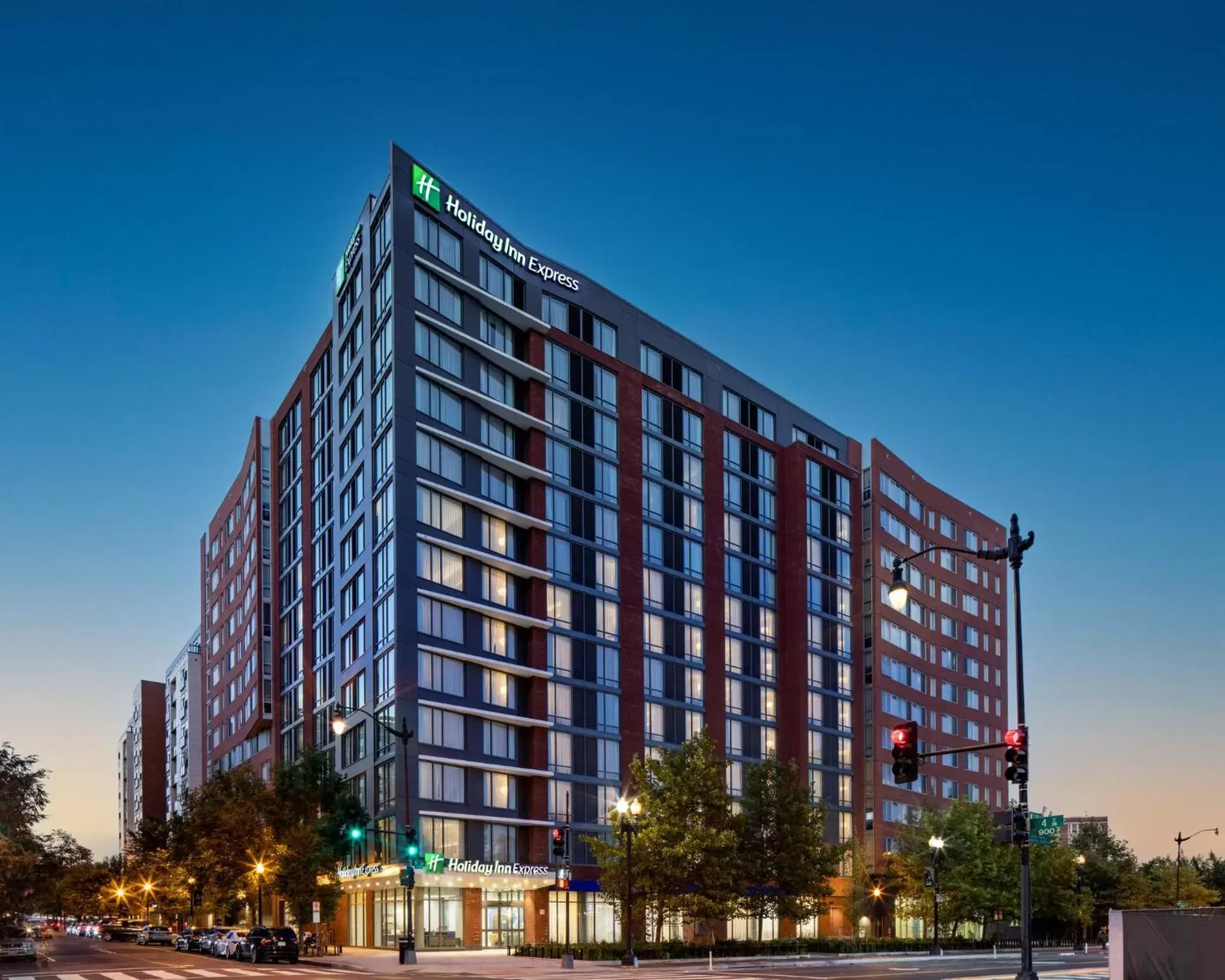 Property Building in Holiday Inn Express - Washington DC Downtown, an IHG Hotel