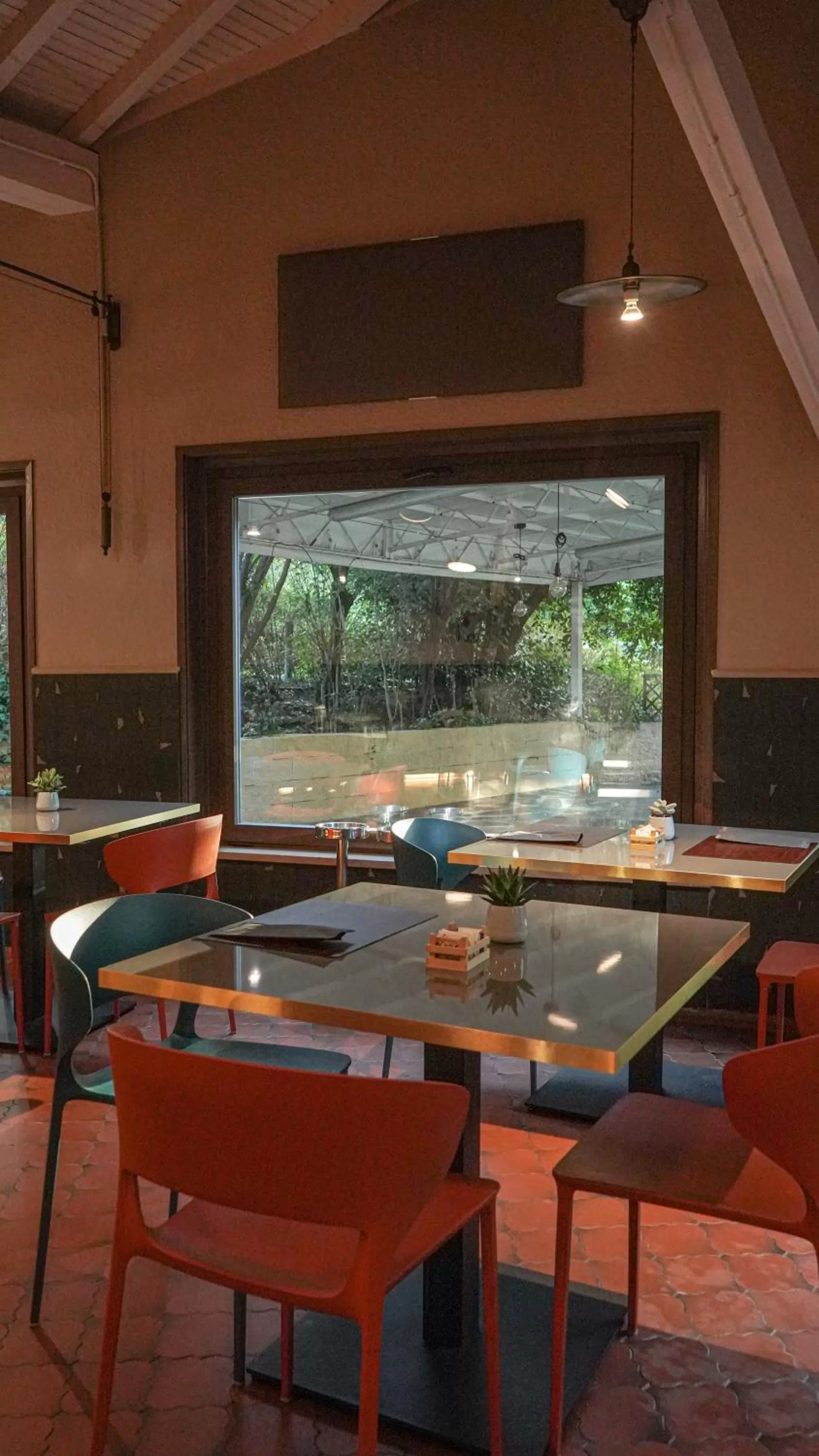 Restaurant/places to eat in Le Querce Hotel