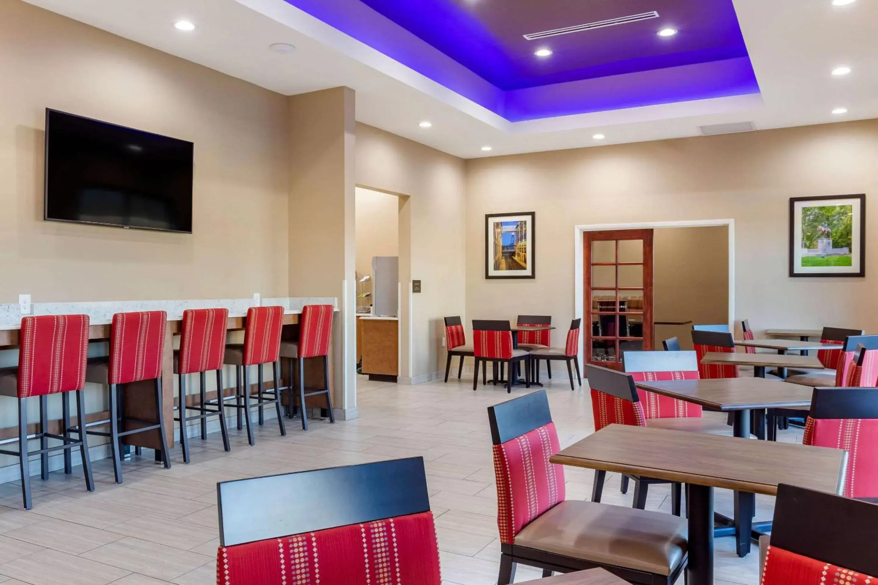 Restaurant/Places to Eat in Comfort Suites Greensboro-High Point