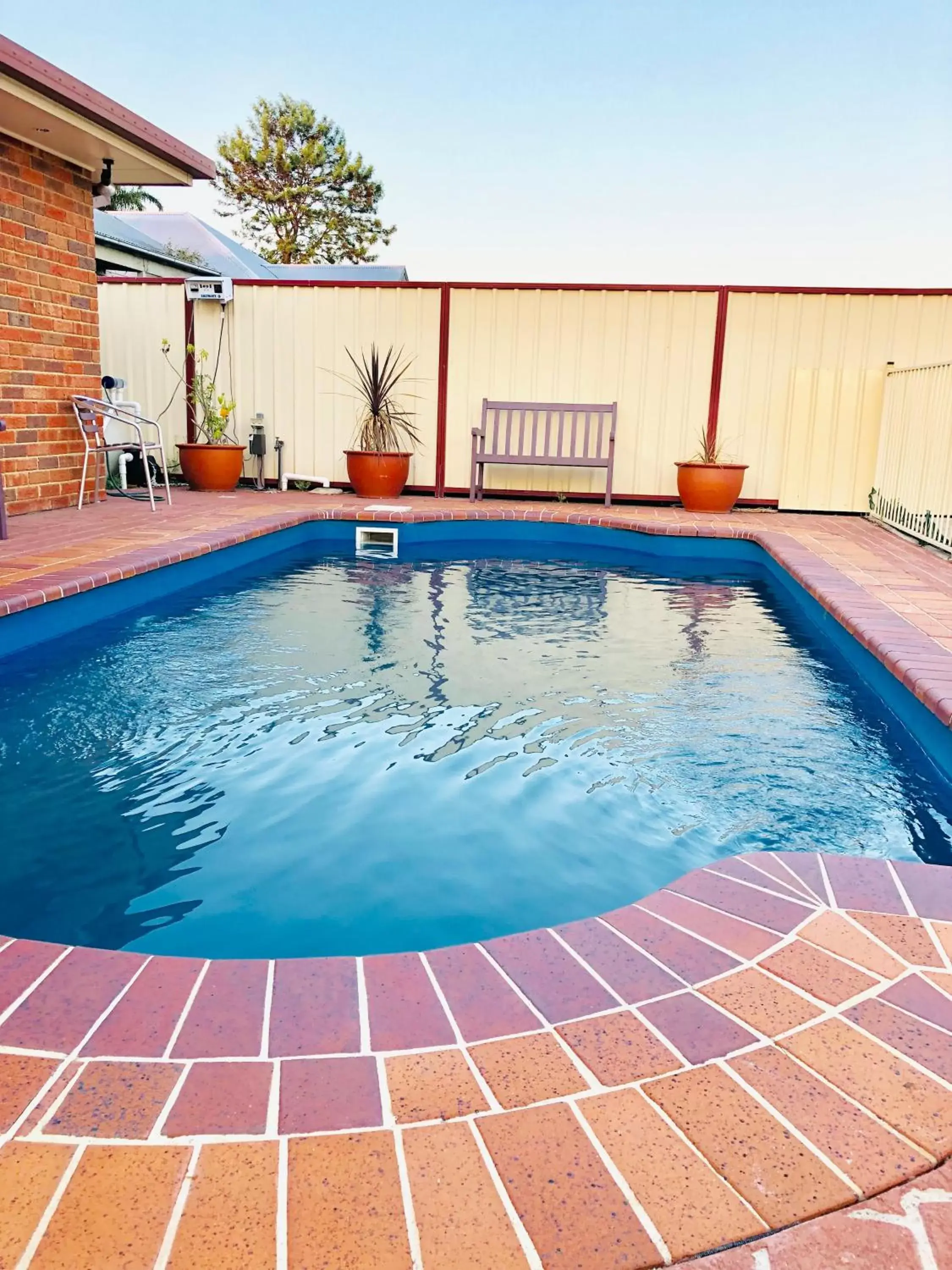 Swimming Pool in Aussie Rest Motel