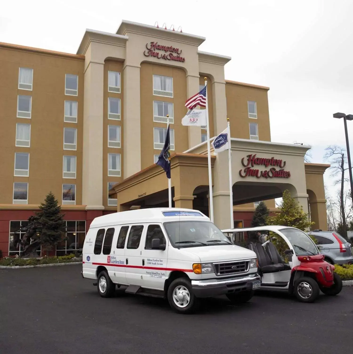 Property Building in Hampton Inn & Suites Staten Island