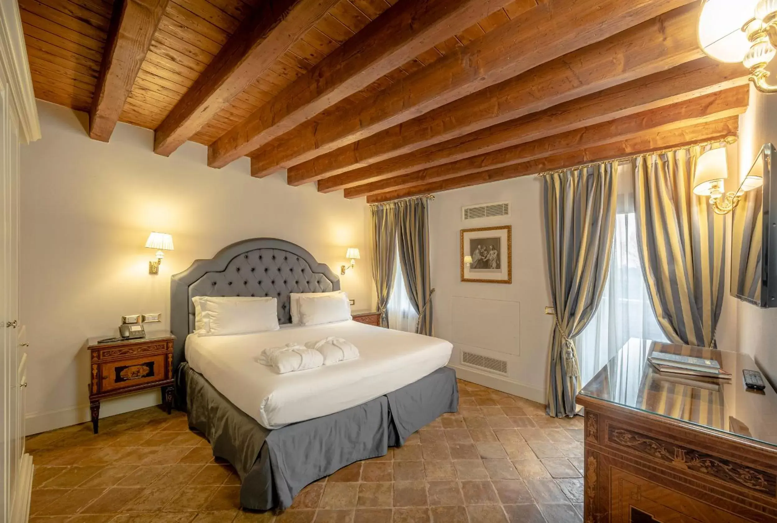 Bedroom, Bed in Hotel Villa Barbarich Venice Mestre