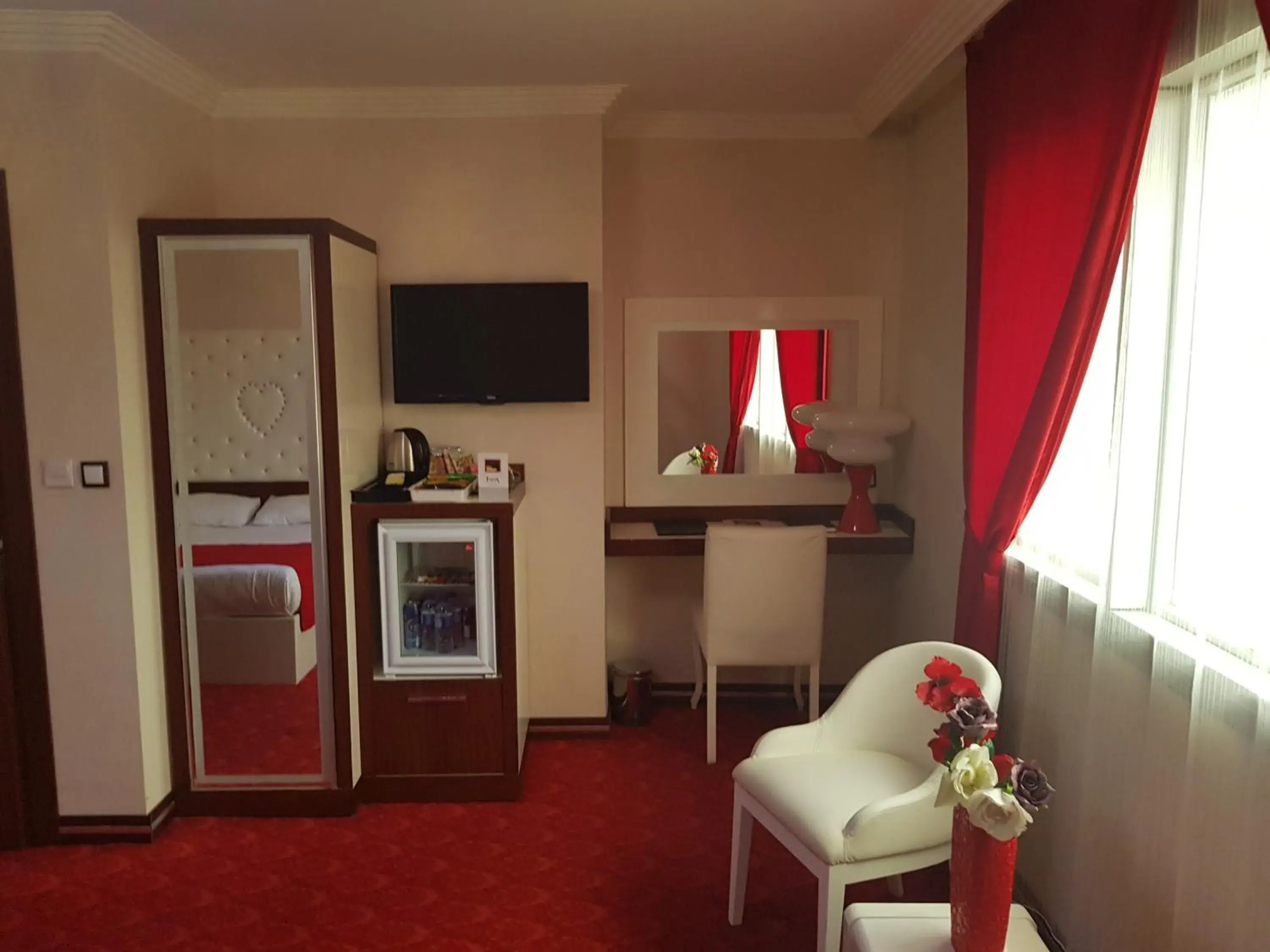 TV/Entertainment Center in Ismira Hotel Ankara