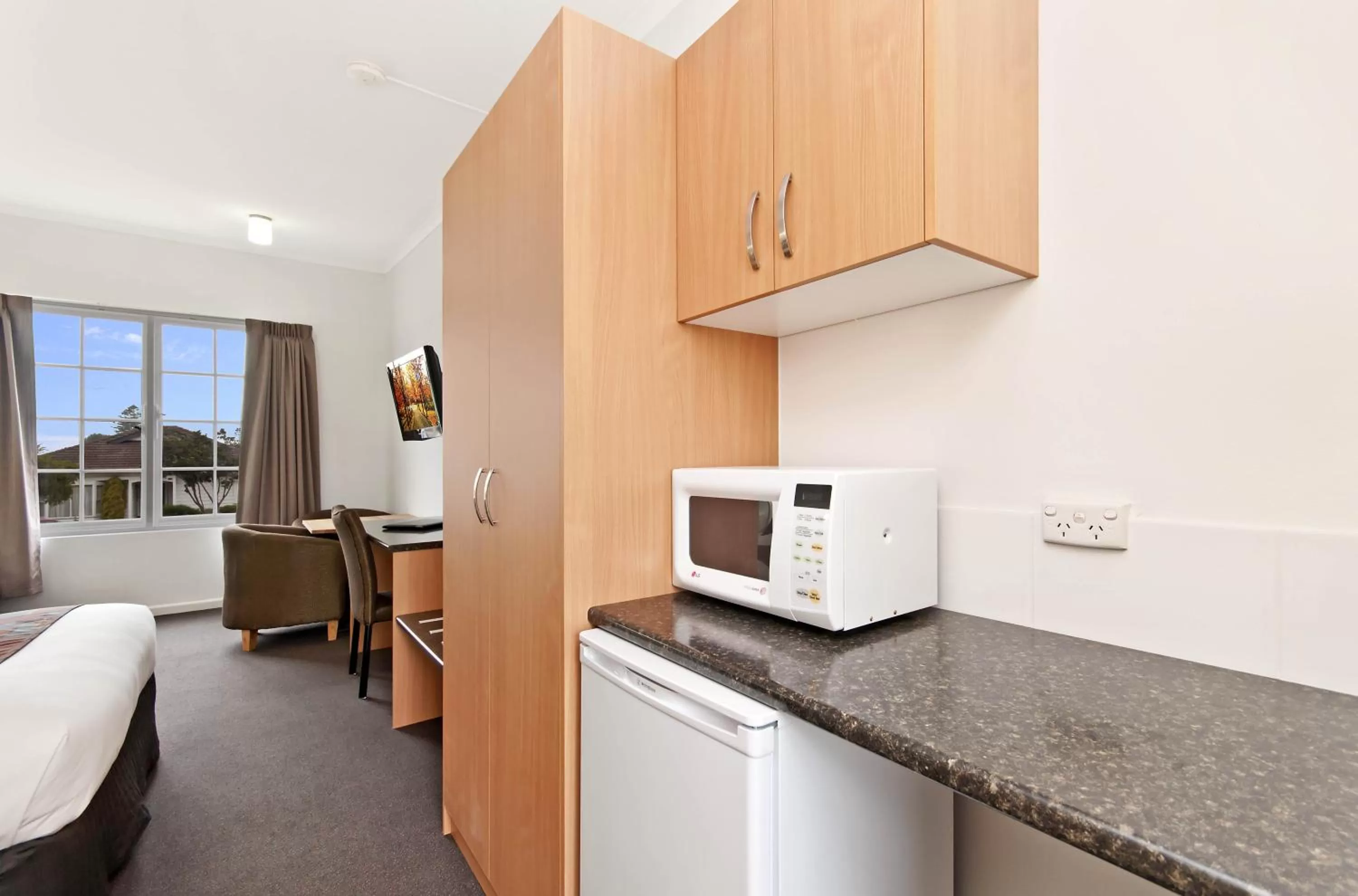 Coffee/tea facilities in William Dutton Motel