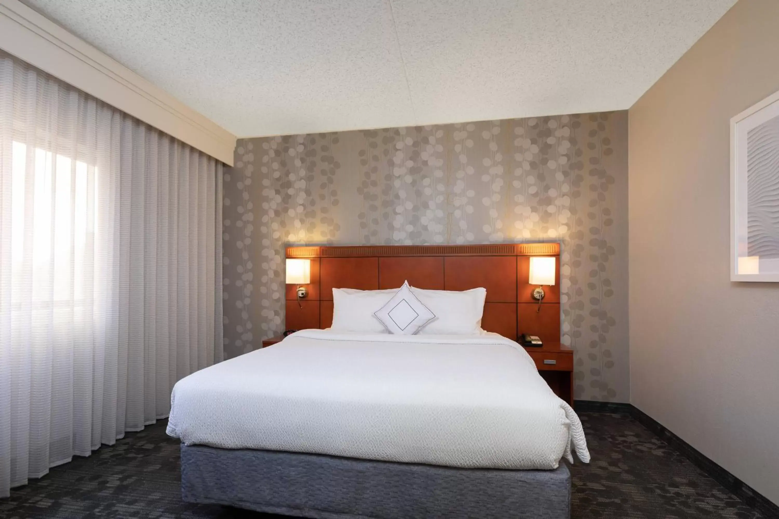Bedroom, Bed in Courtyard by Marriott Dallas-Fort Worth/Bedford
