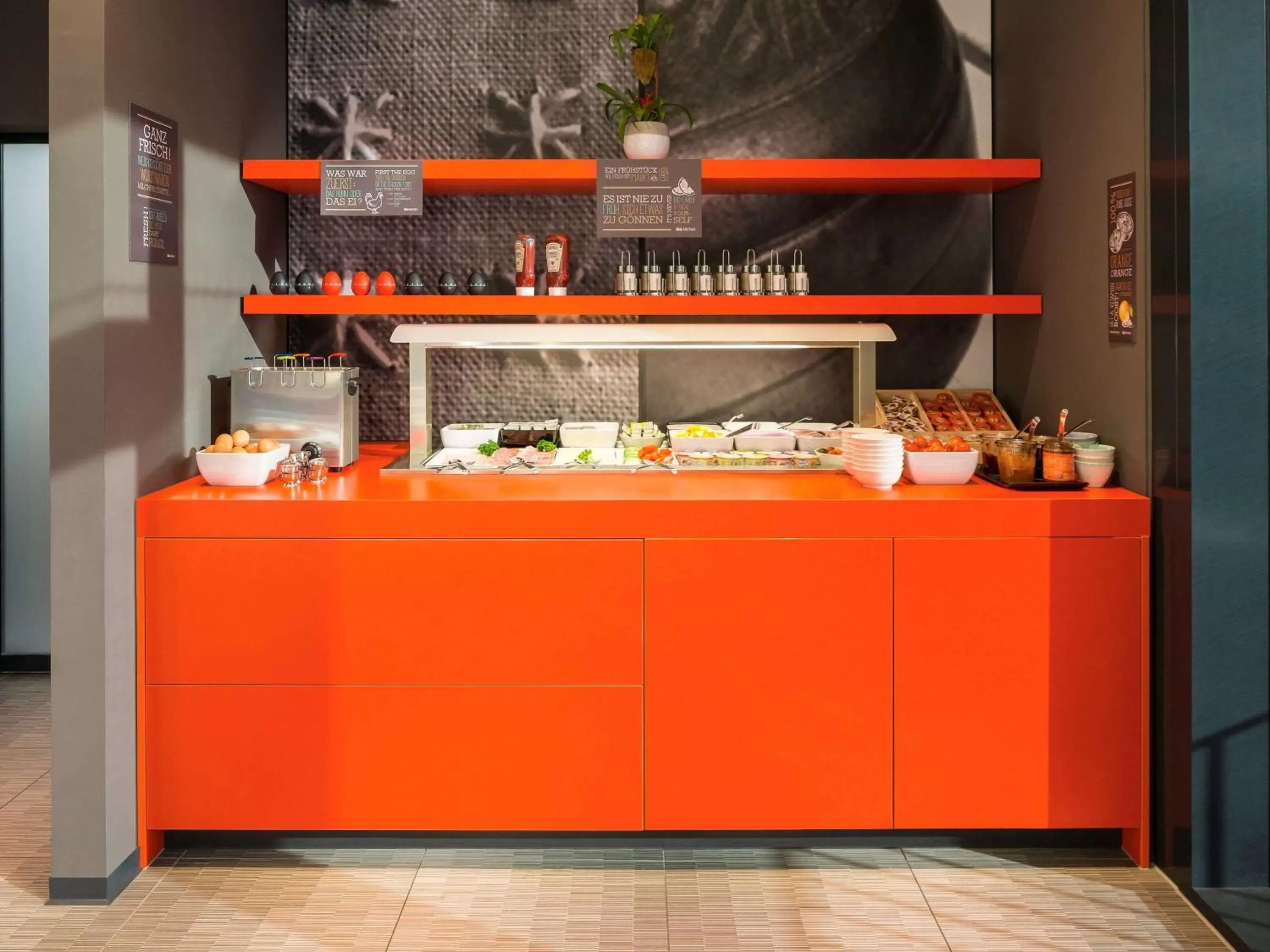 Lounge or bar in ibis Baden Neuenhof Lounge or bar in ibis Baden Neuenhof