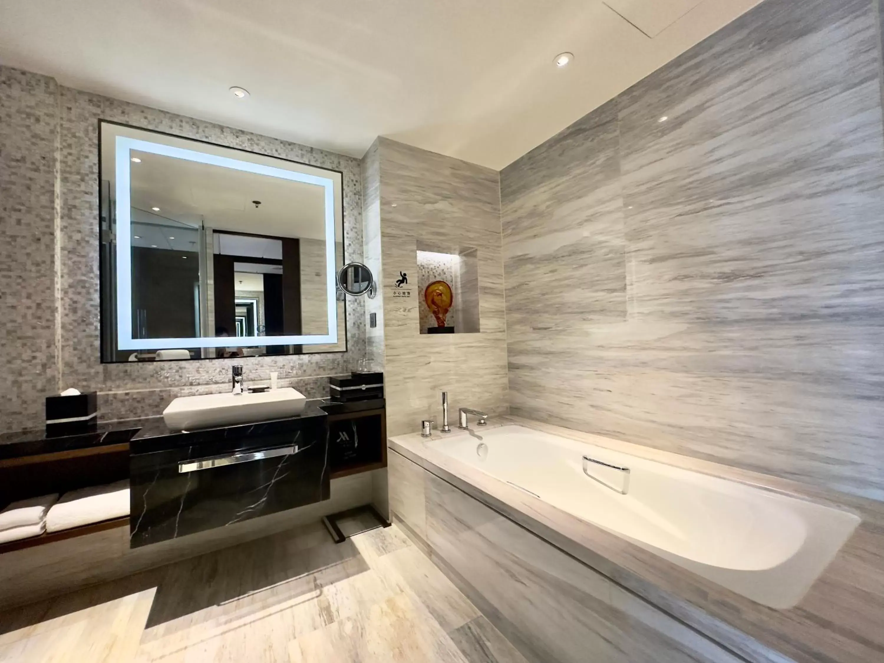 Executive Room, Executive lounge access, Guest room in Shanghai Marriott Hotel Pudong East - Only a 20 minute drive from Disney Executive Room, Executive lounge access, Guest room in Shanghai Marriott Hotel Pudong East - Only a 20 minute drive from Disney