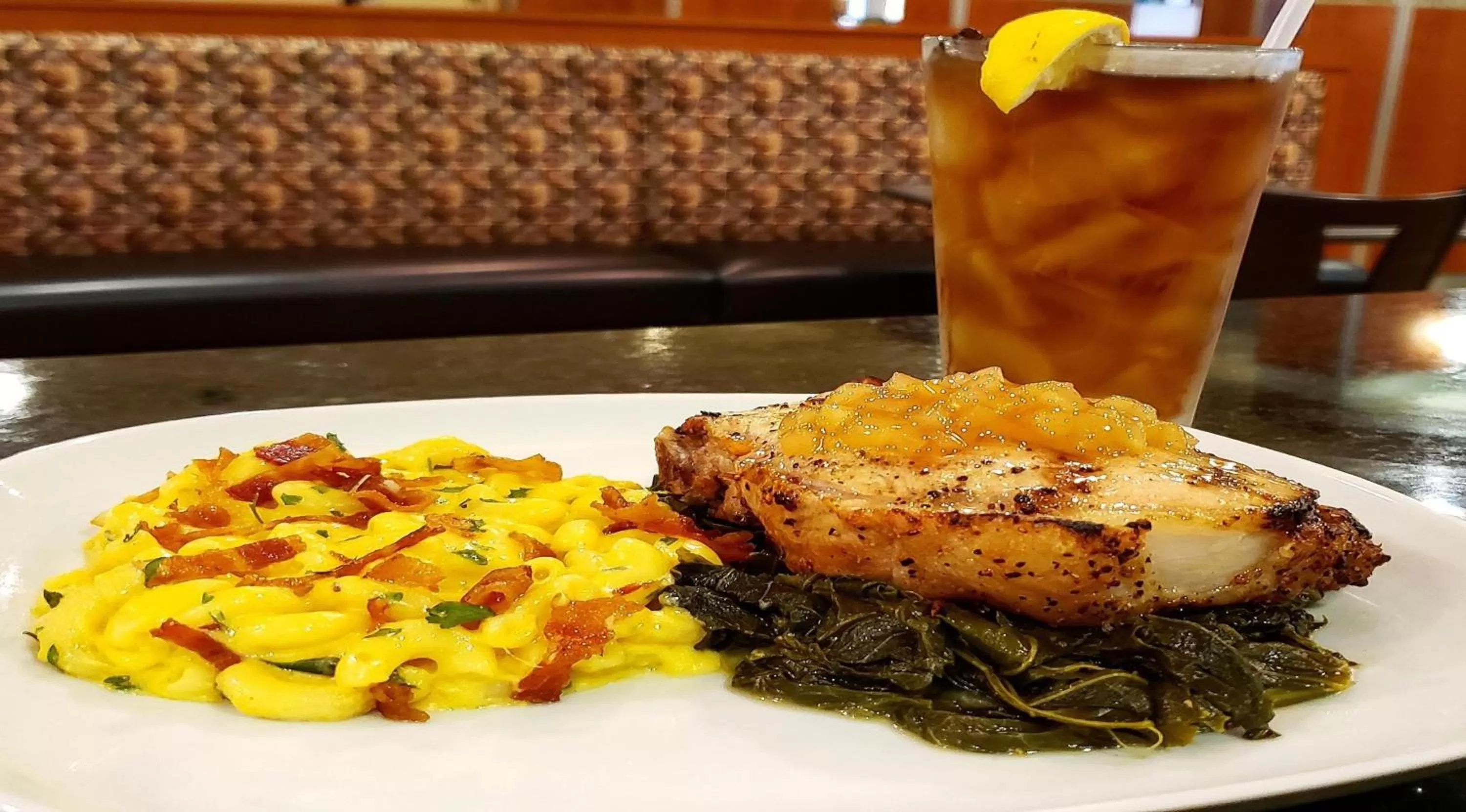 Restaurant/places to eat in Holiday Inn Hotel & Suites Gateway by IHG