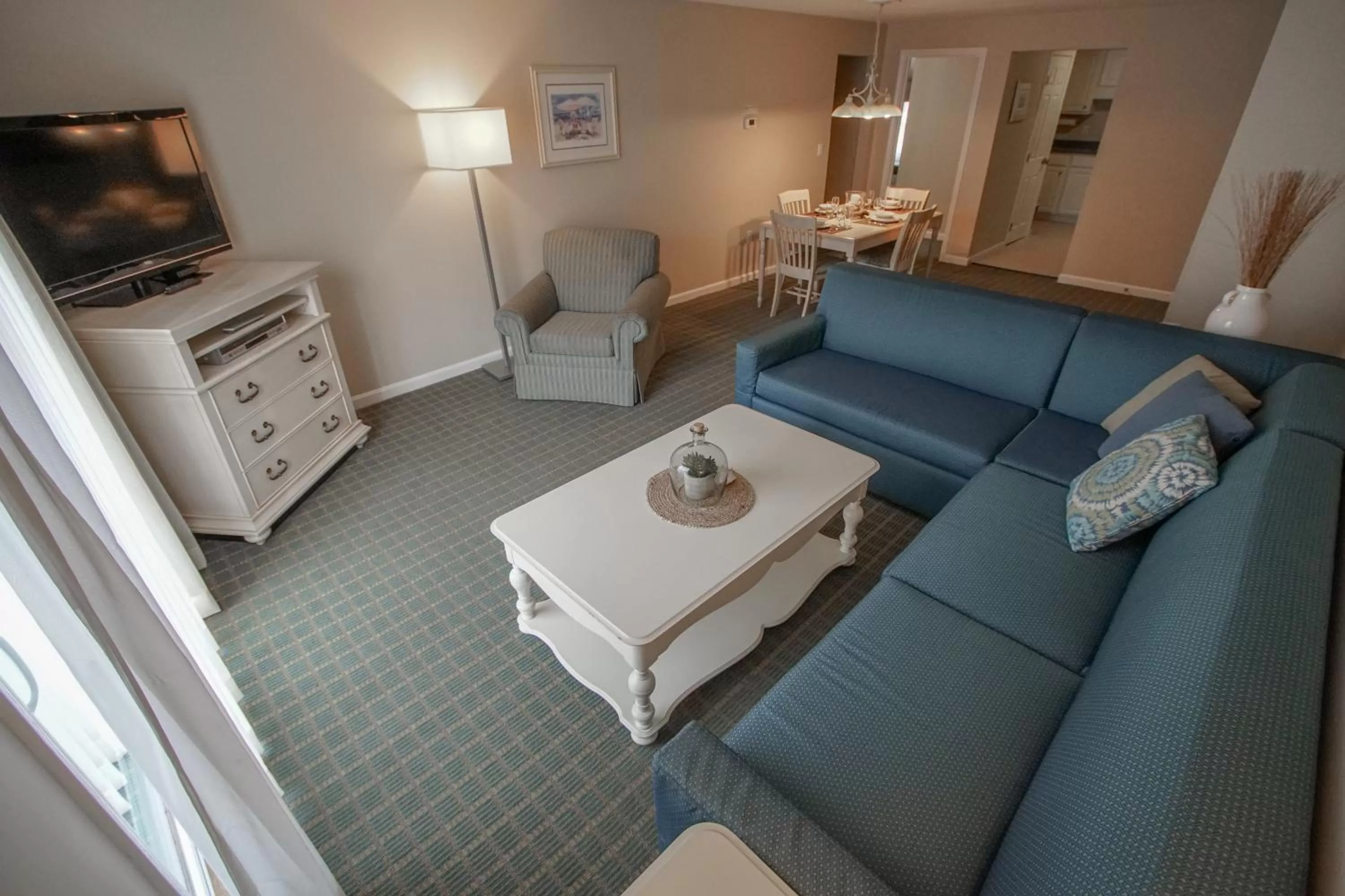 Living room in Cape Winds Resort