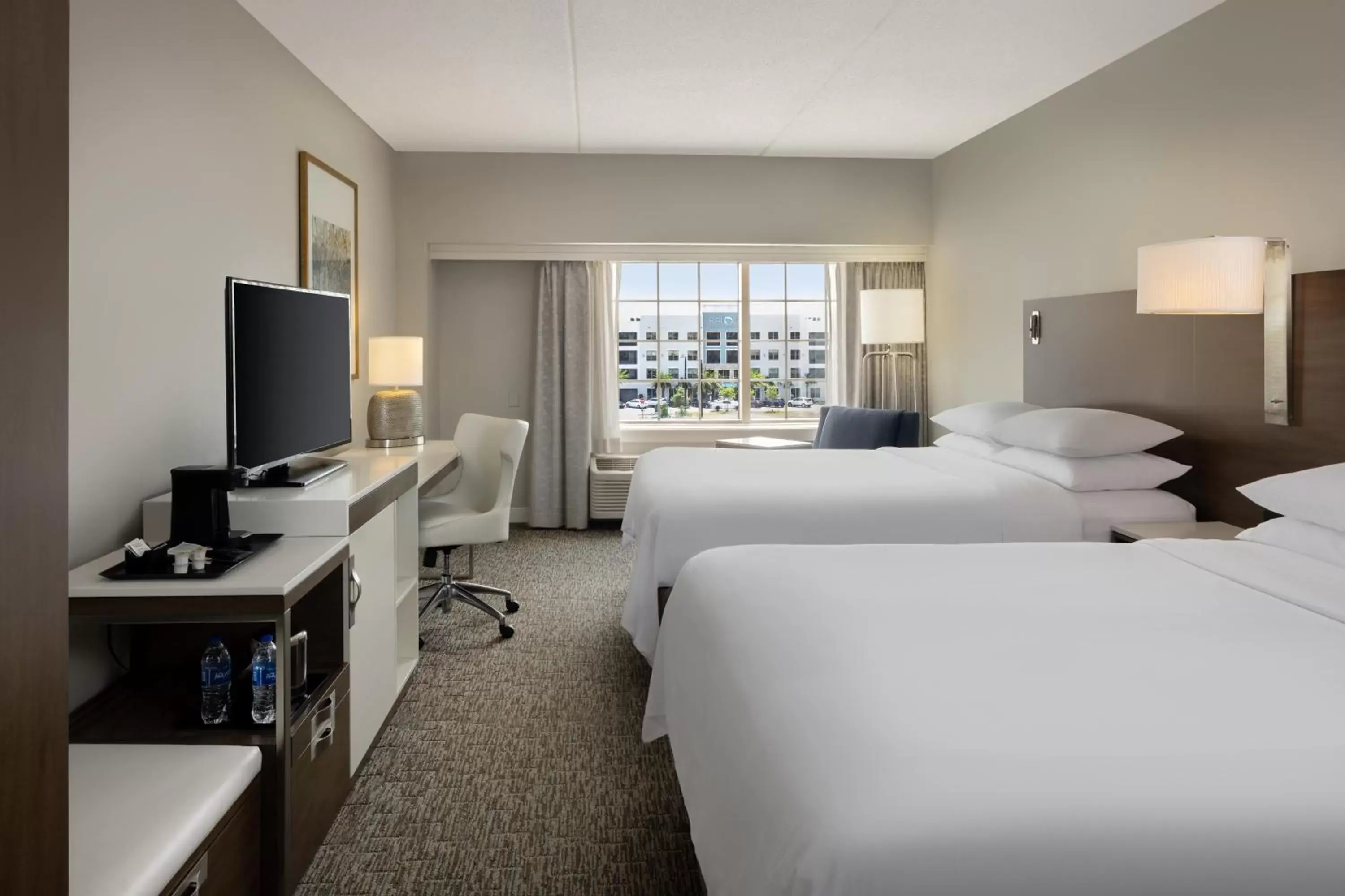 Bedroom in Sheraton Jacksonville Hotel