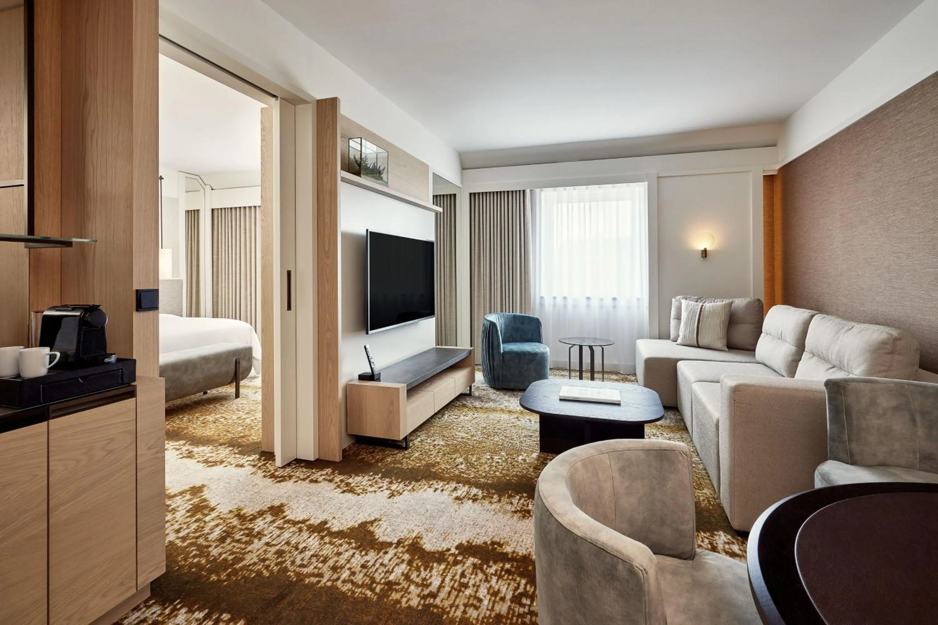 Living room, Bed in The Westin Grand Frankfurt