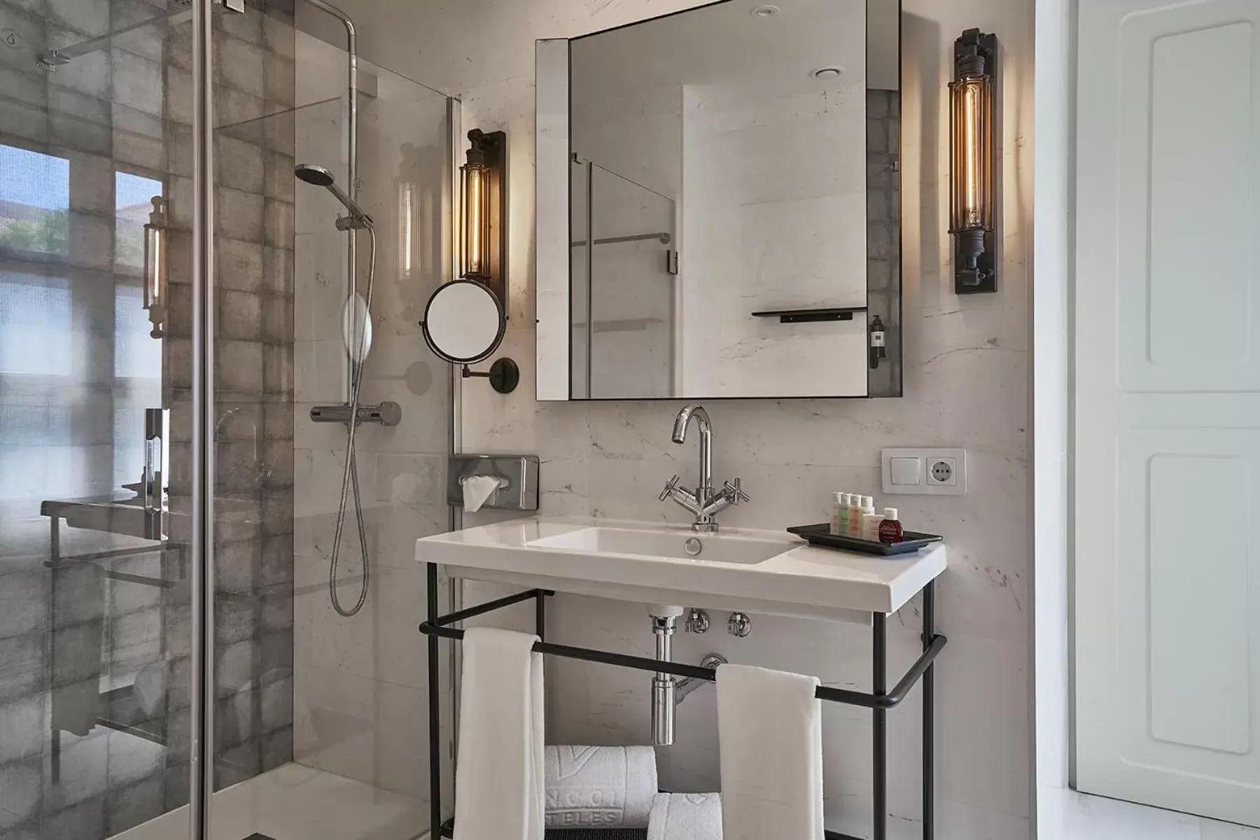 Toilet, Bathroom in Vincci Molviedro Suites Apartments