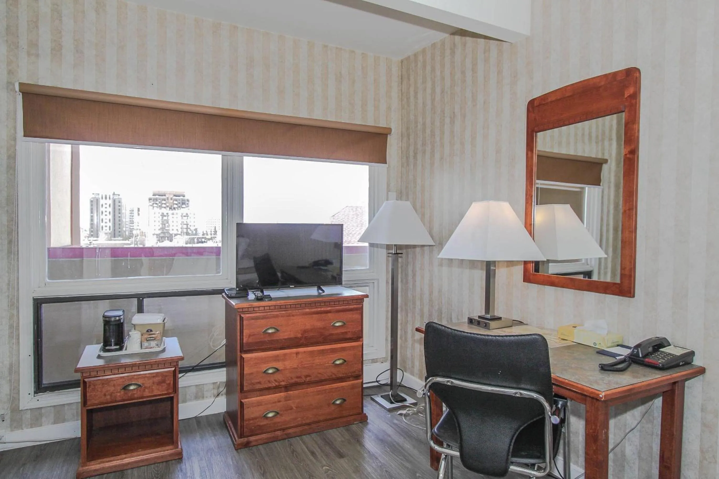 TV and multimedia in Canadas Best Value Inn Chinook Station