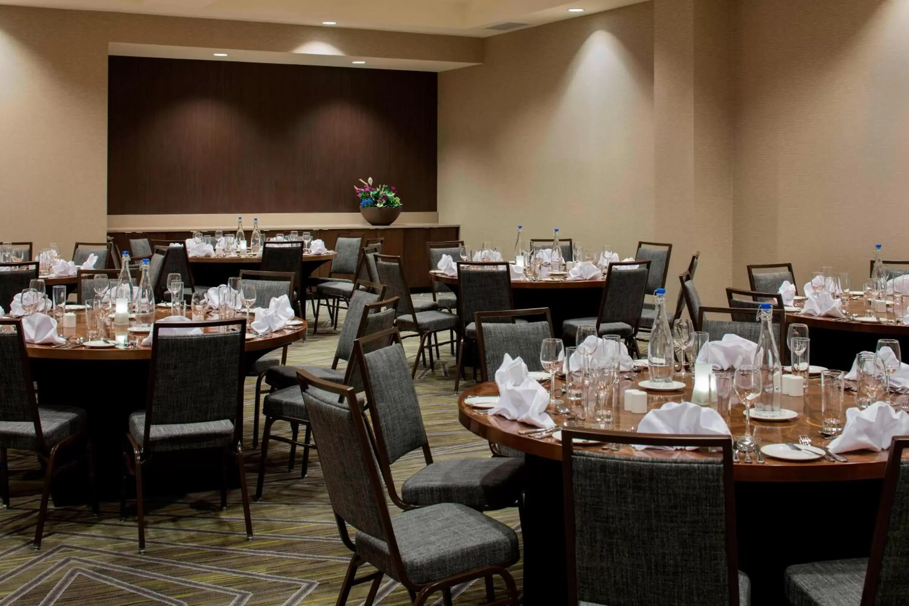 Meeting/conference room, Restaurant/Places to Eat in Courtyard by Marriott Prince George