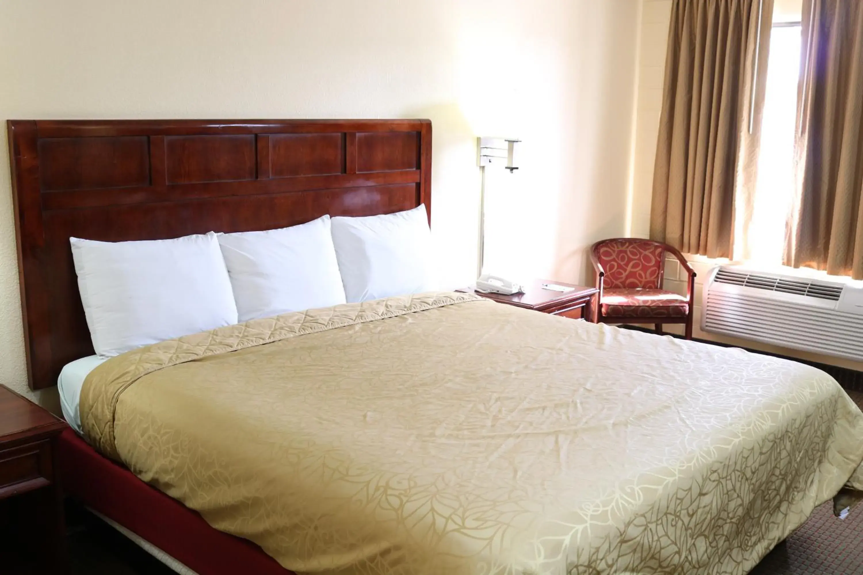 Bed in Budget Inn Flagstaff Bed in Budget Inn Flagstaff