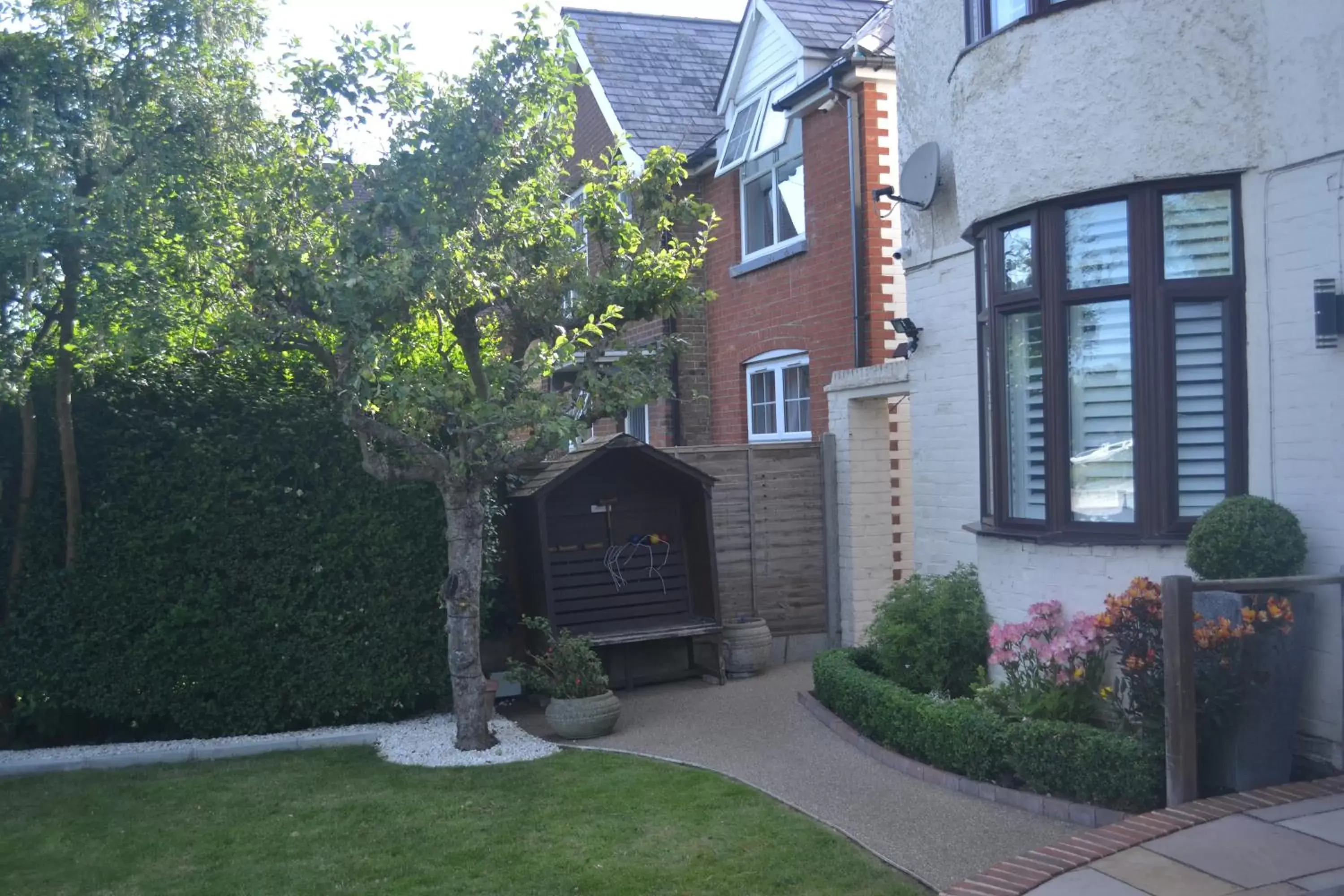 Garden, Property Building in Harriet House B&B