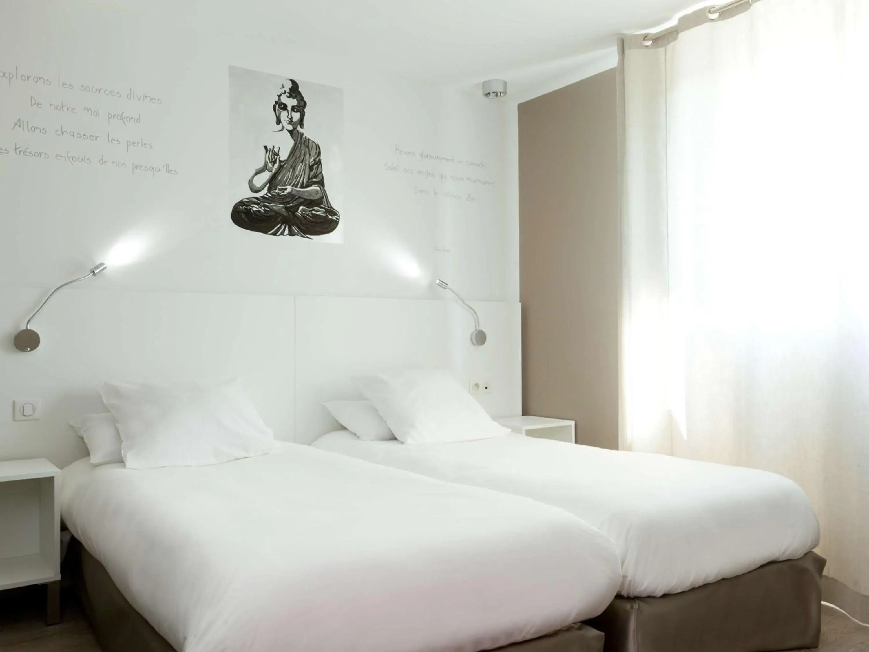 Photo of the whole room, Bed in ibis Styles Rennes St. Gregoire