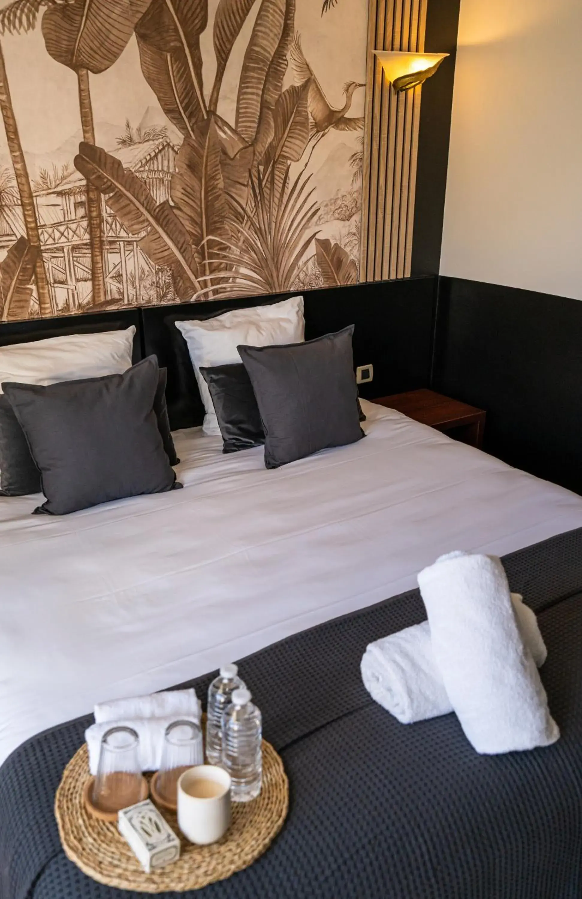 Photo of the whole room, Bed in Hôtel Gallia Cannes