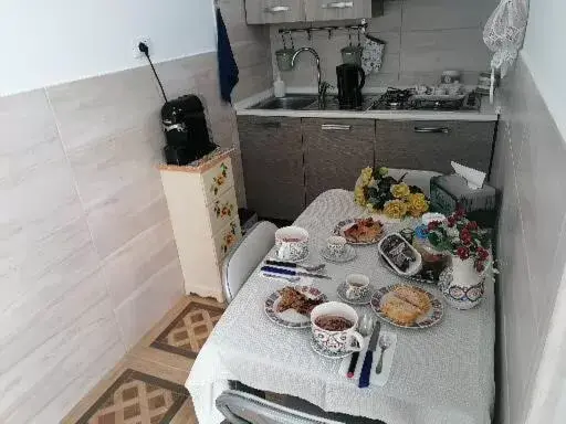 Kitchen or kitchenette in B&B Lo Smeraldo