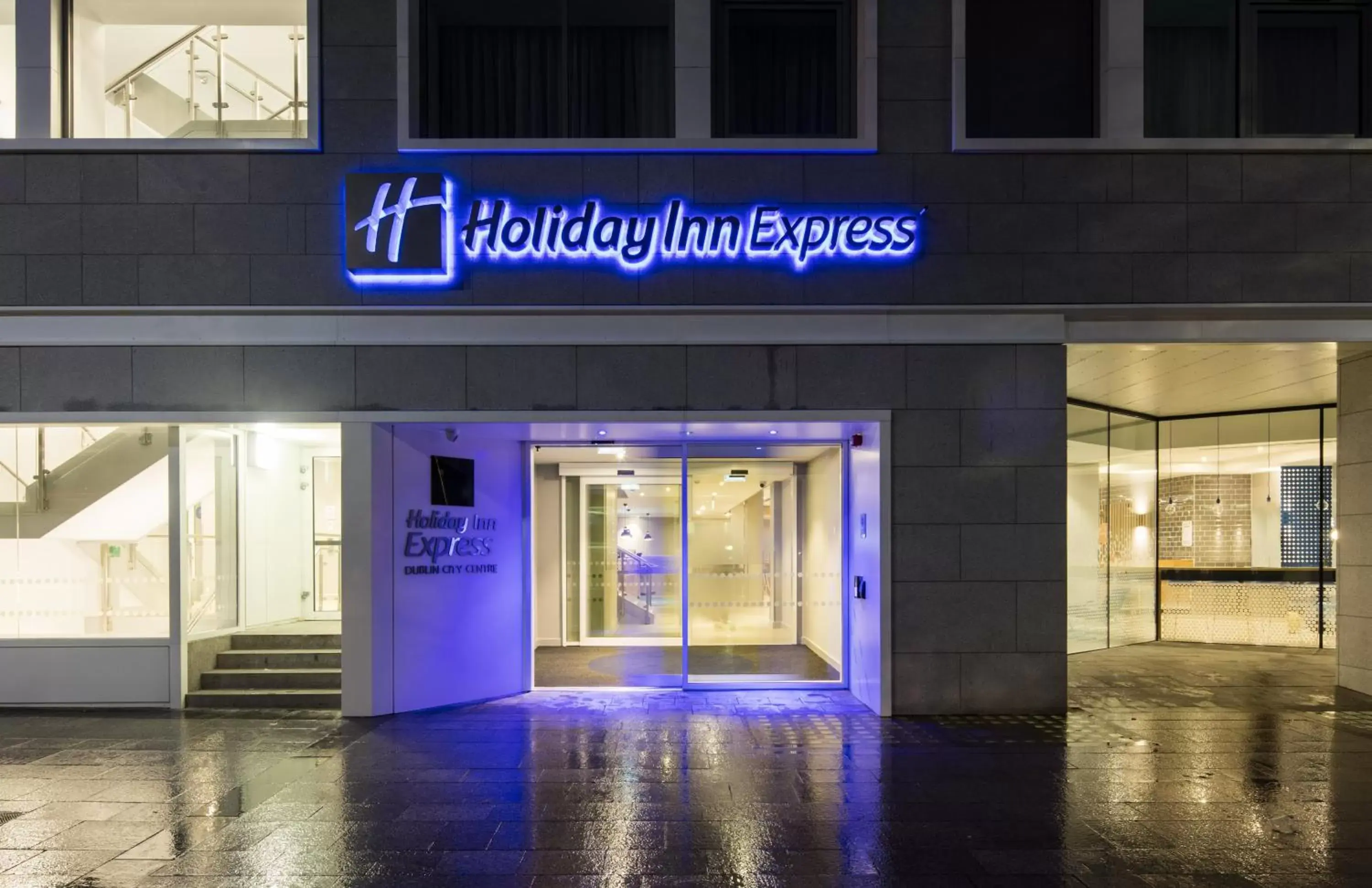 Property building in Holiday Inn Express Dublin City Centre