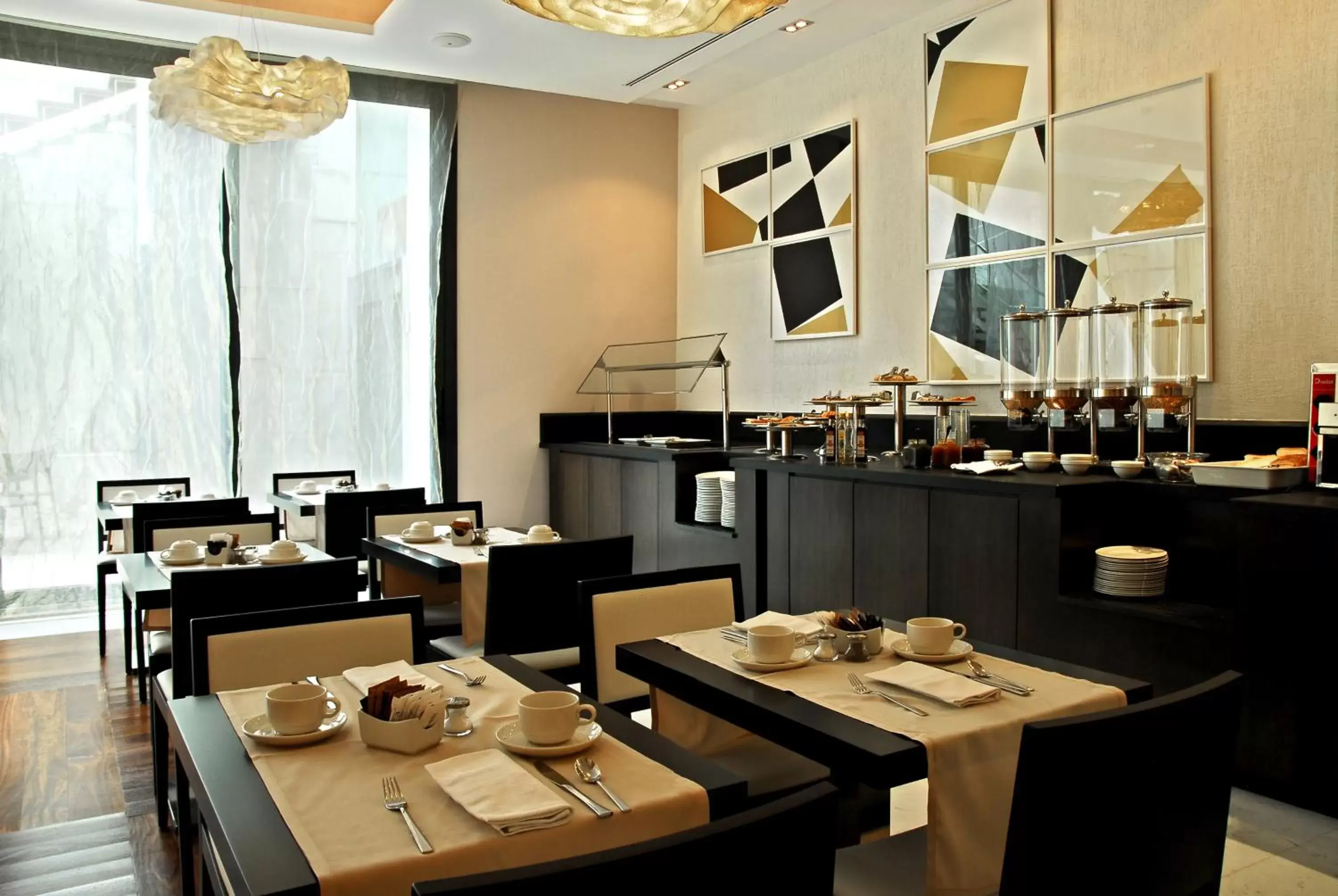 Restaurant/places to eat in Grupotel Gran Via 678 Restaurant/places to eat in Grupotel Gran Via 678