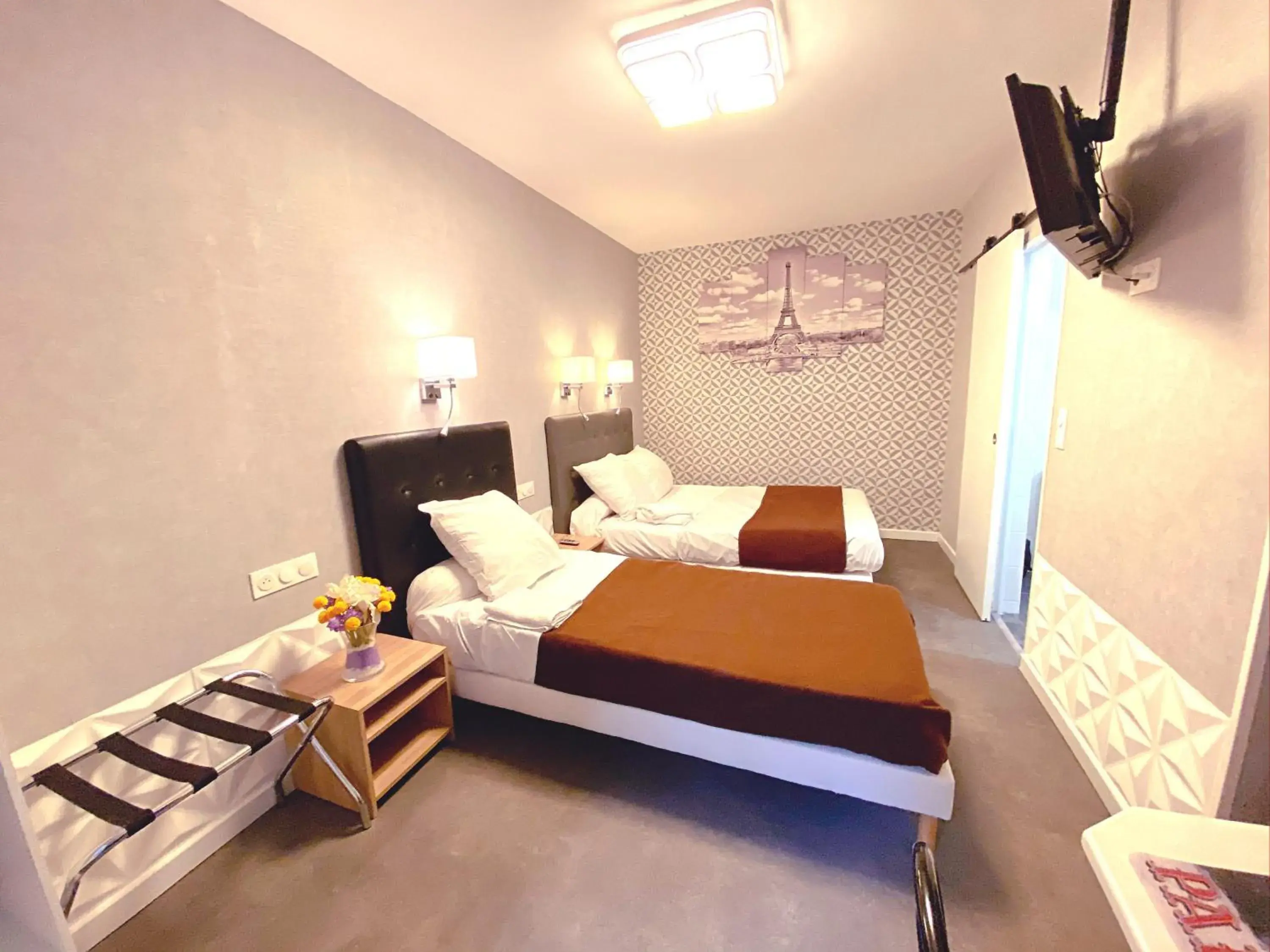 Bed in Hotel Aviatic Bed in Hotel Aviatic