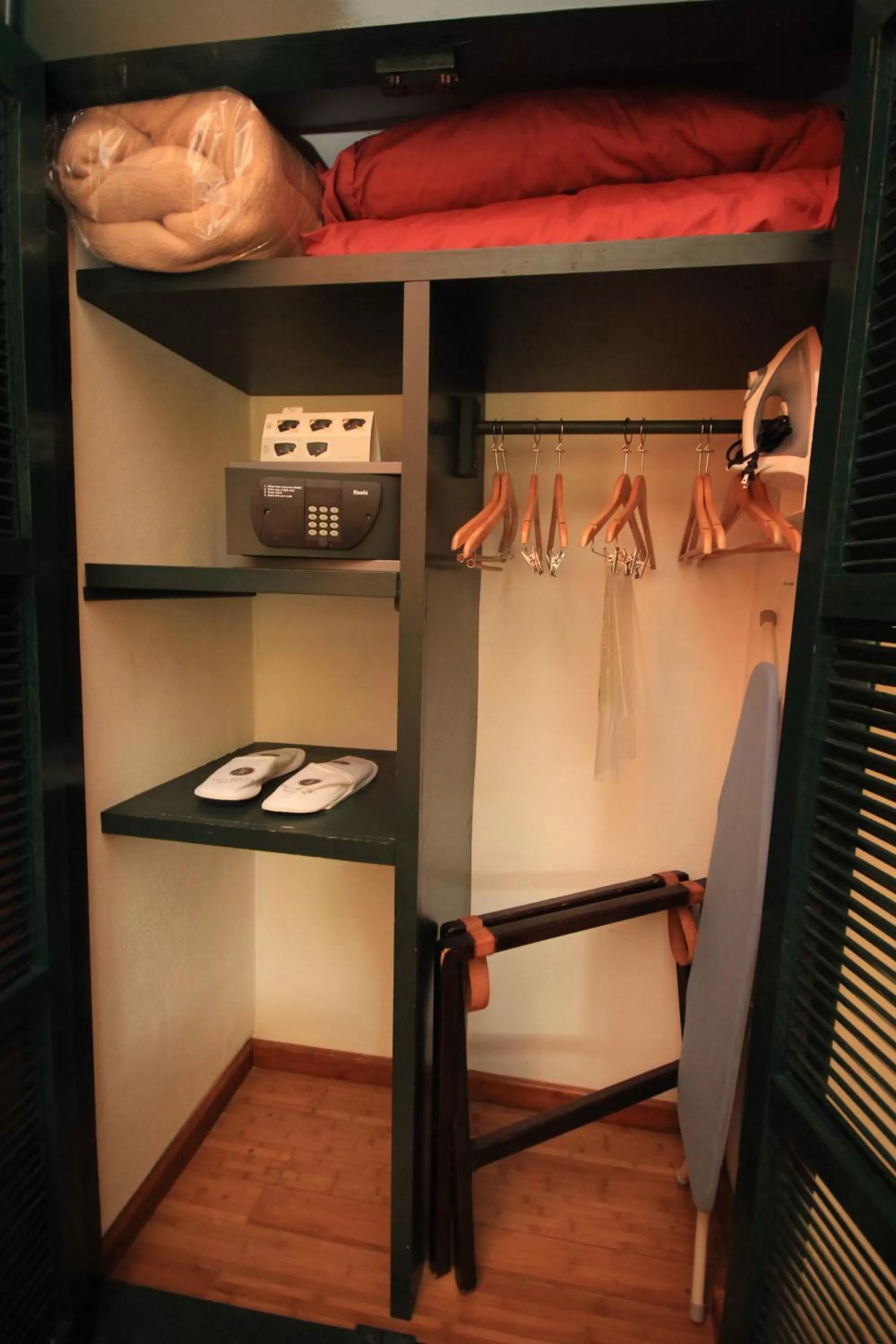 wardrobe in Hotel Villa Mercedes San Cristobal