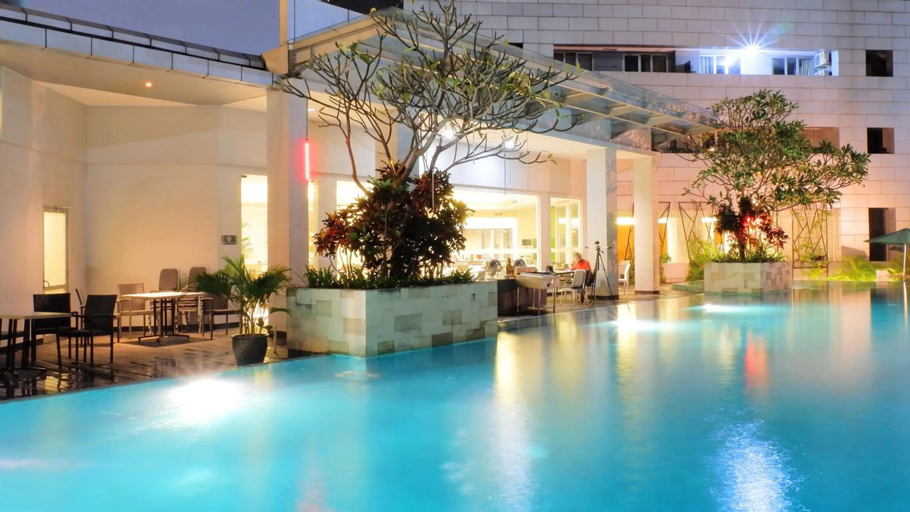 Swimming pool in eL Hotel Jakarta