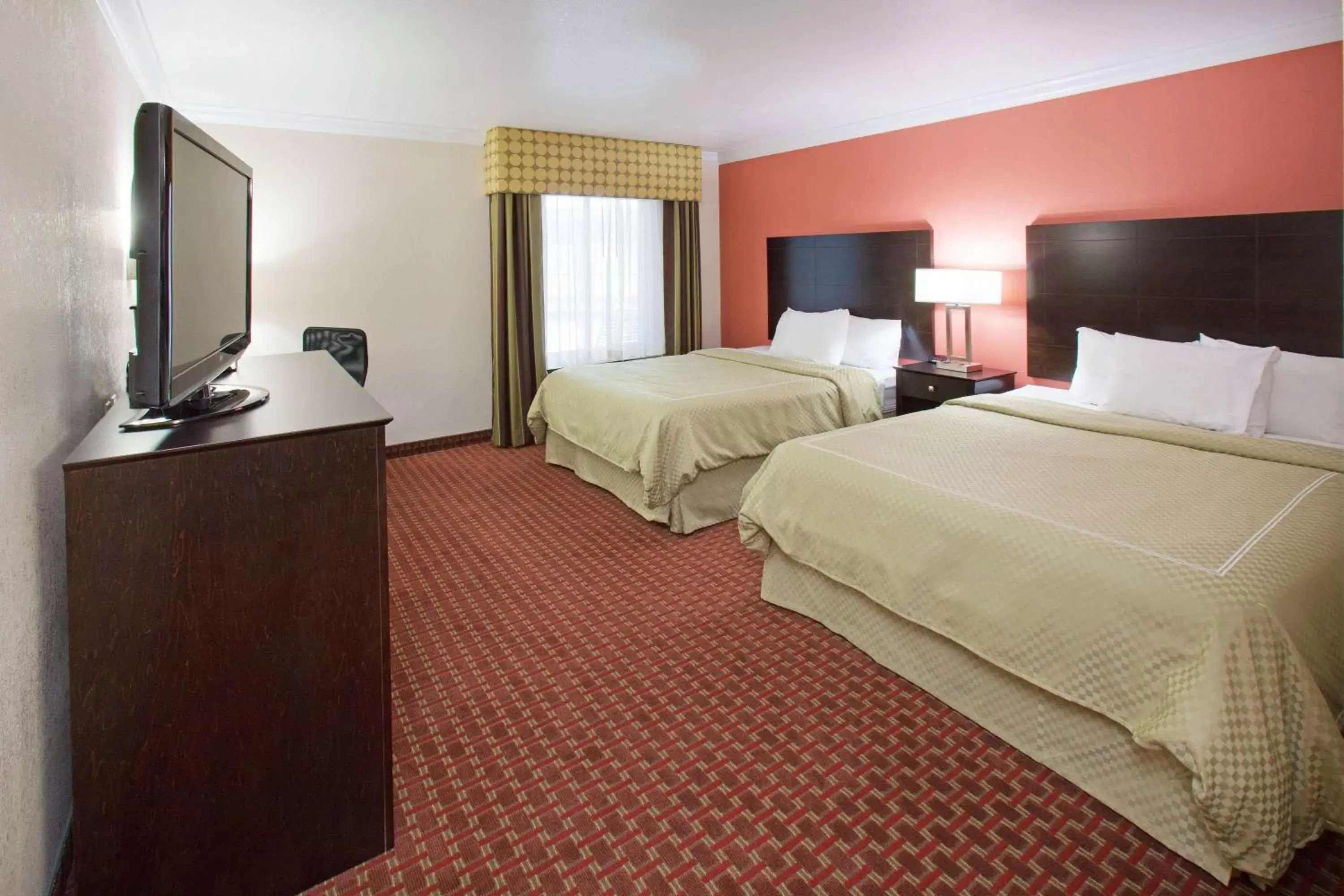 Photo of the whole room, Bed in AmericInn by Wyndham Johnston Des Moines