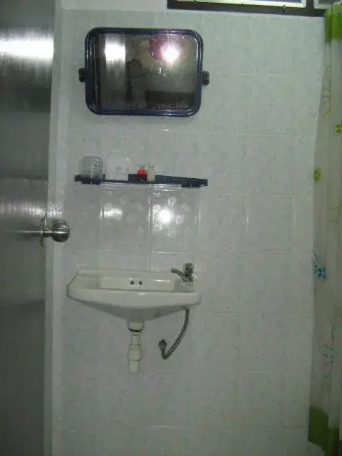 Bathroom in Lamoon Lamai Residence & Guesthouse