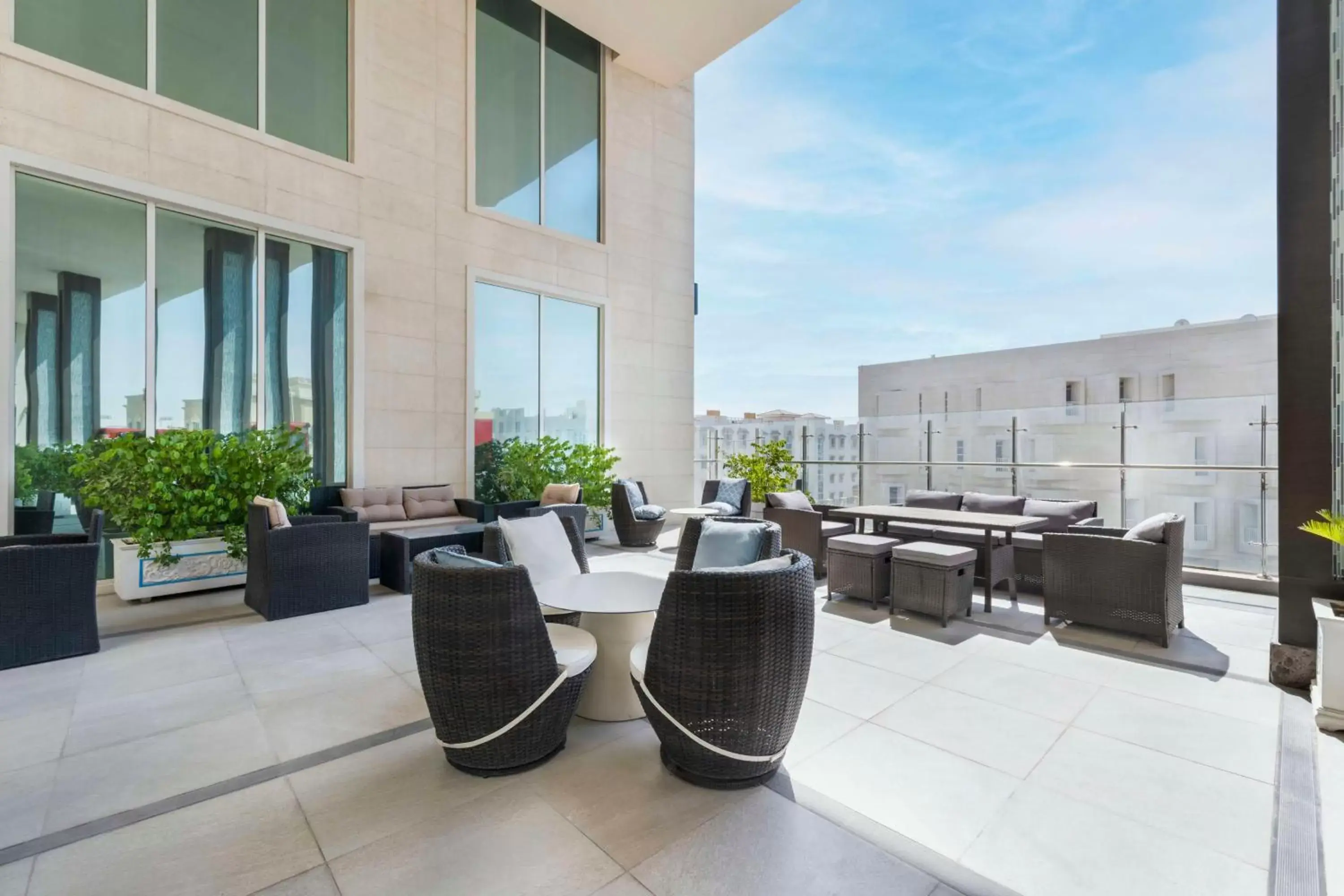 Lounge or bar in Doubletree By Hilton Doha - Al Sadd