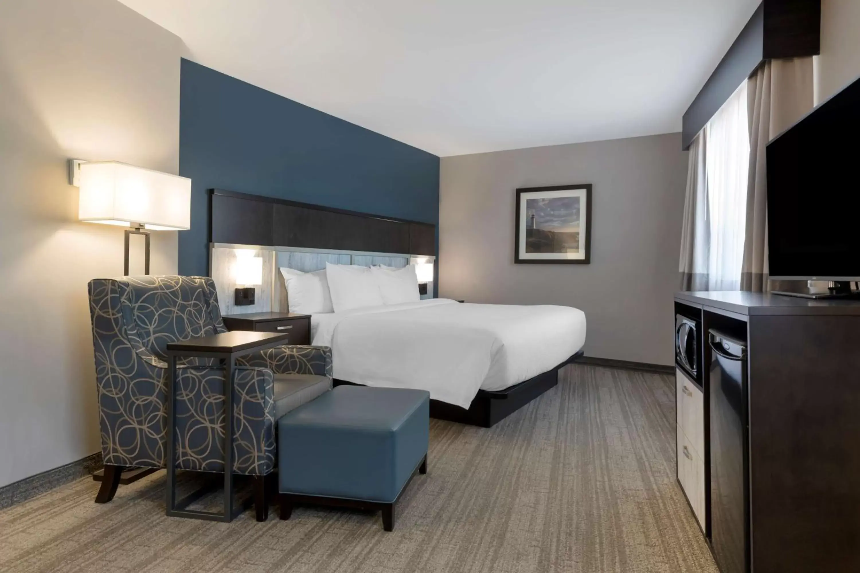 Bedroom, Bed in Best Western Plus Chocolate Lake Hotel - Halifax