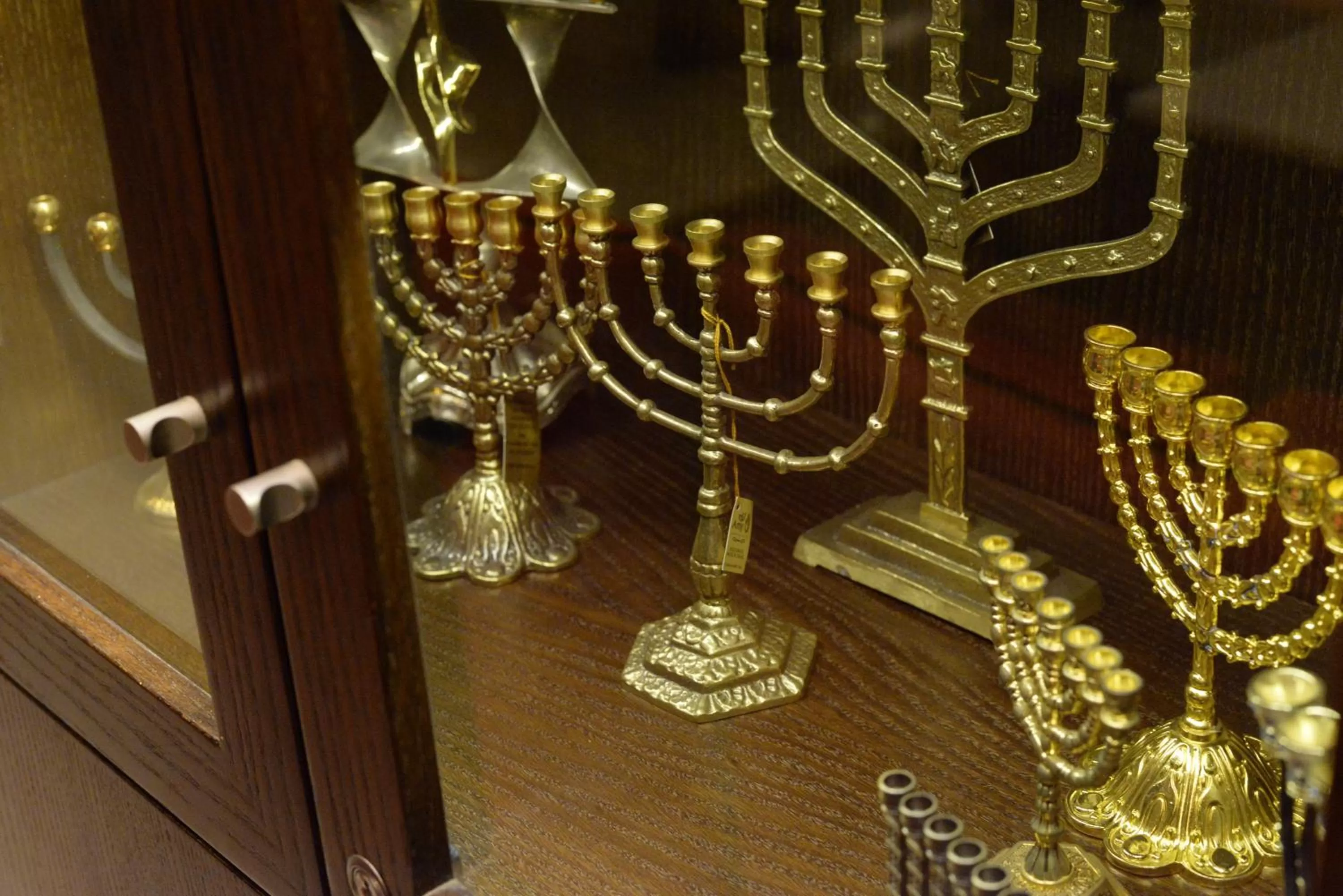 On-site shops in Prima Kings Hotel