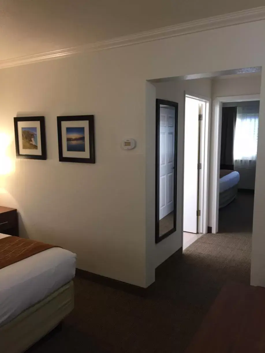 Quadruple Room - Non-Smoking in Comfort Inn Quadruple Room - Non-Smoking in Comfort Inn