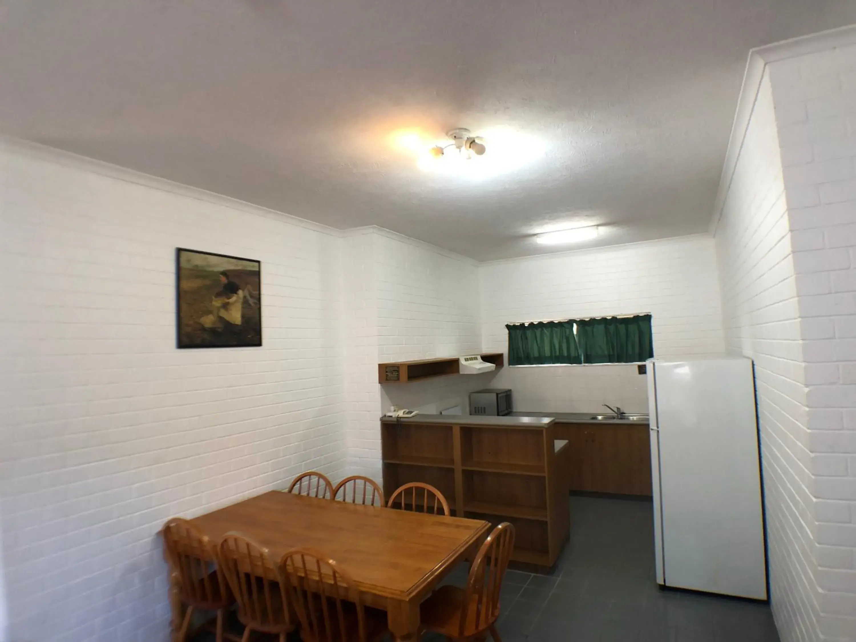 Kitchen/Kitchenette in Allan Cunningham Motel