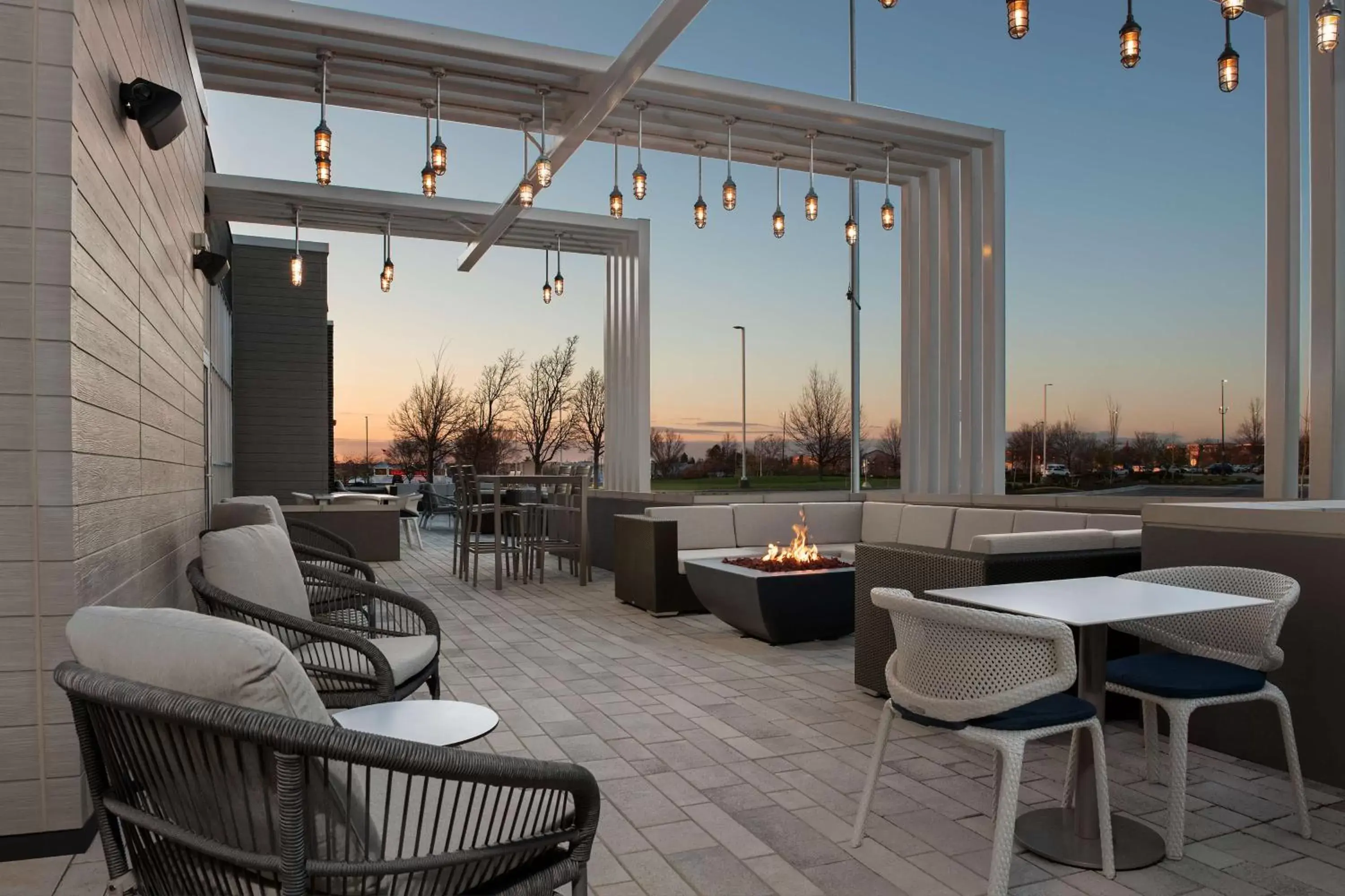 Patio in Hilton Garden Inn Florence Cincinnati Airport South