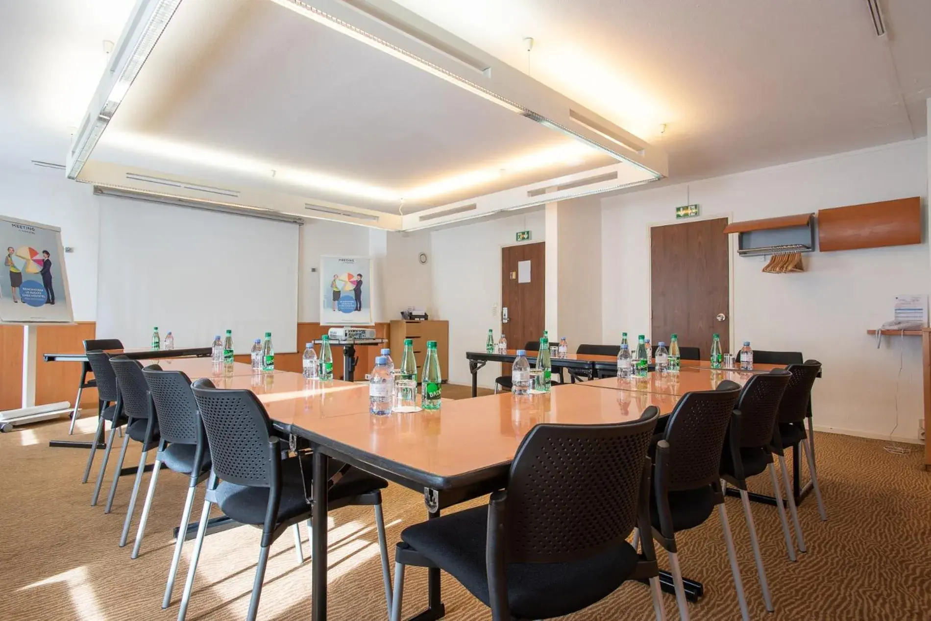 Meeting/conference room in Novotel Aix-en-Provence Beaumanoir