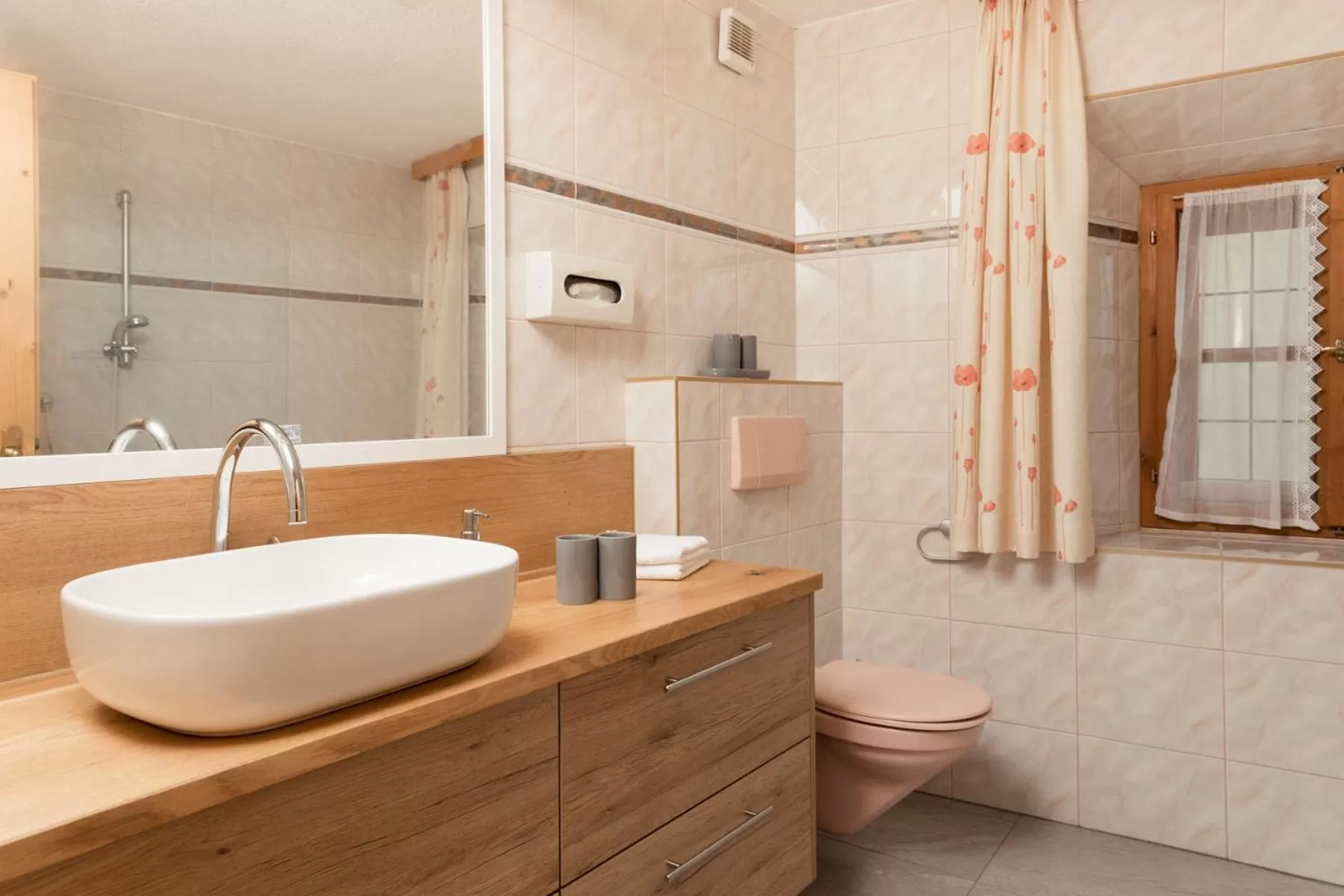 Toilet in Hotel Kreuz