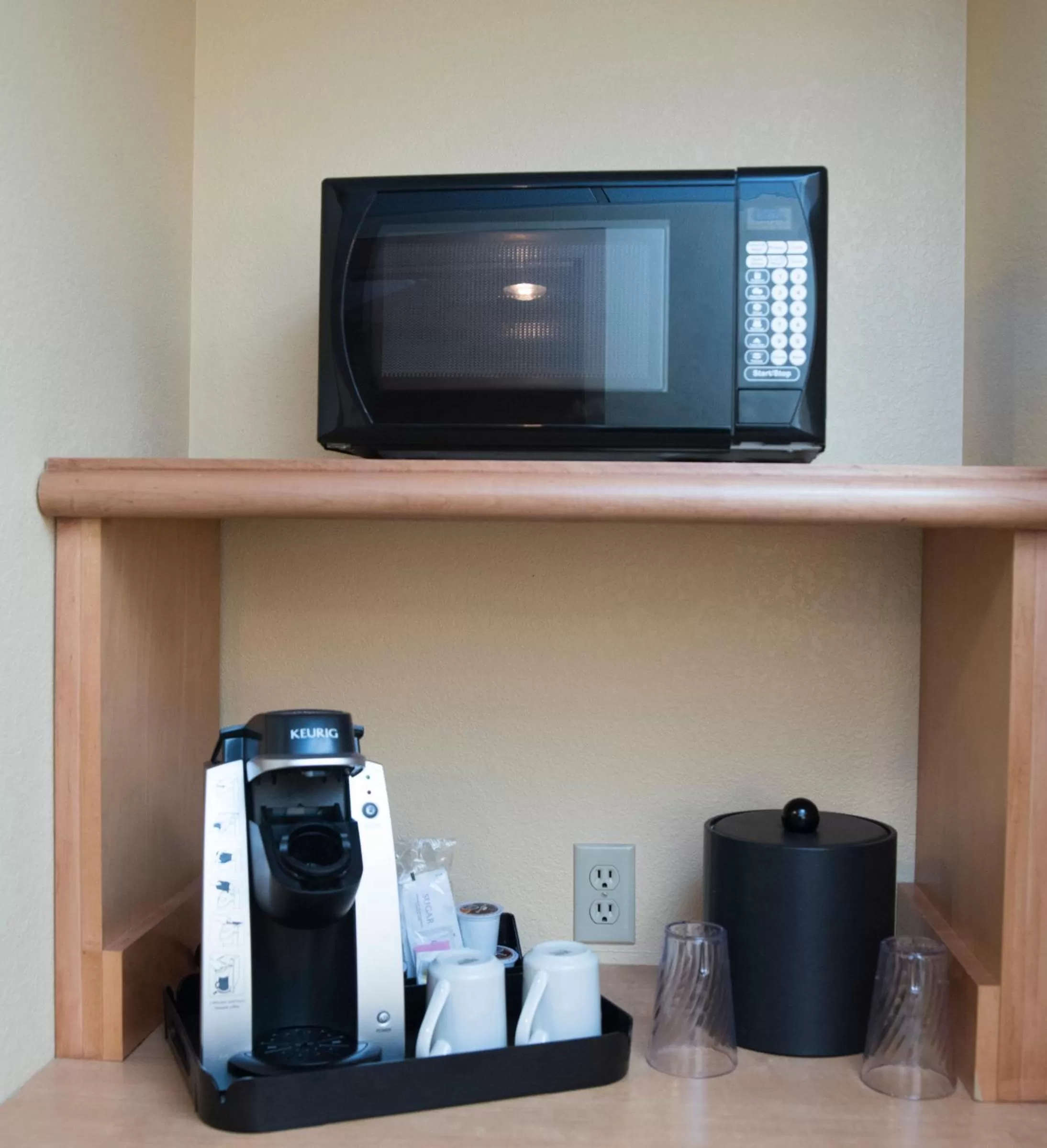 Coffee/tea facilities in The Landing Hotel