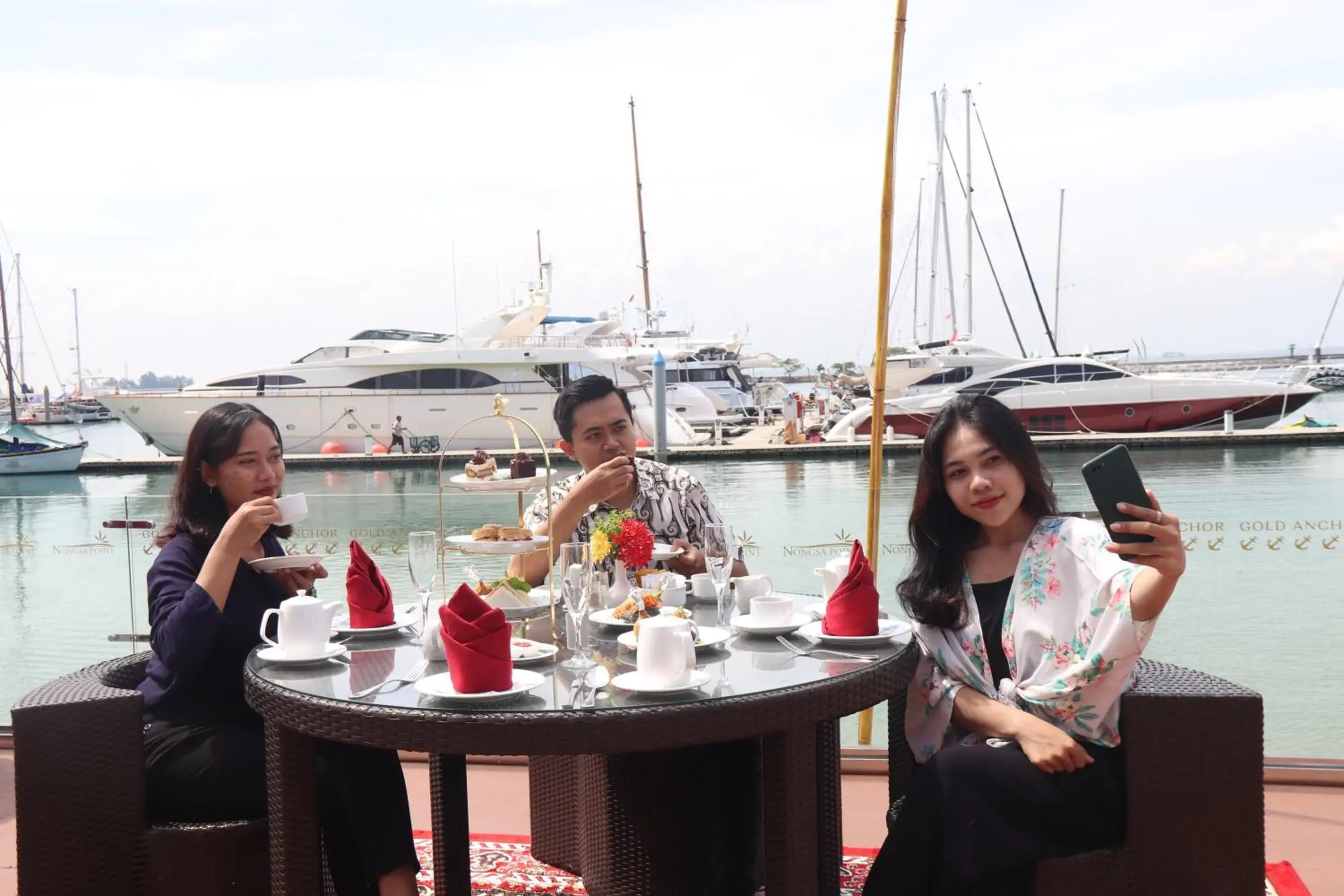 Restaurant/places to eat in Nongsa Point Marina