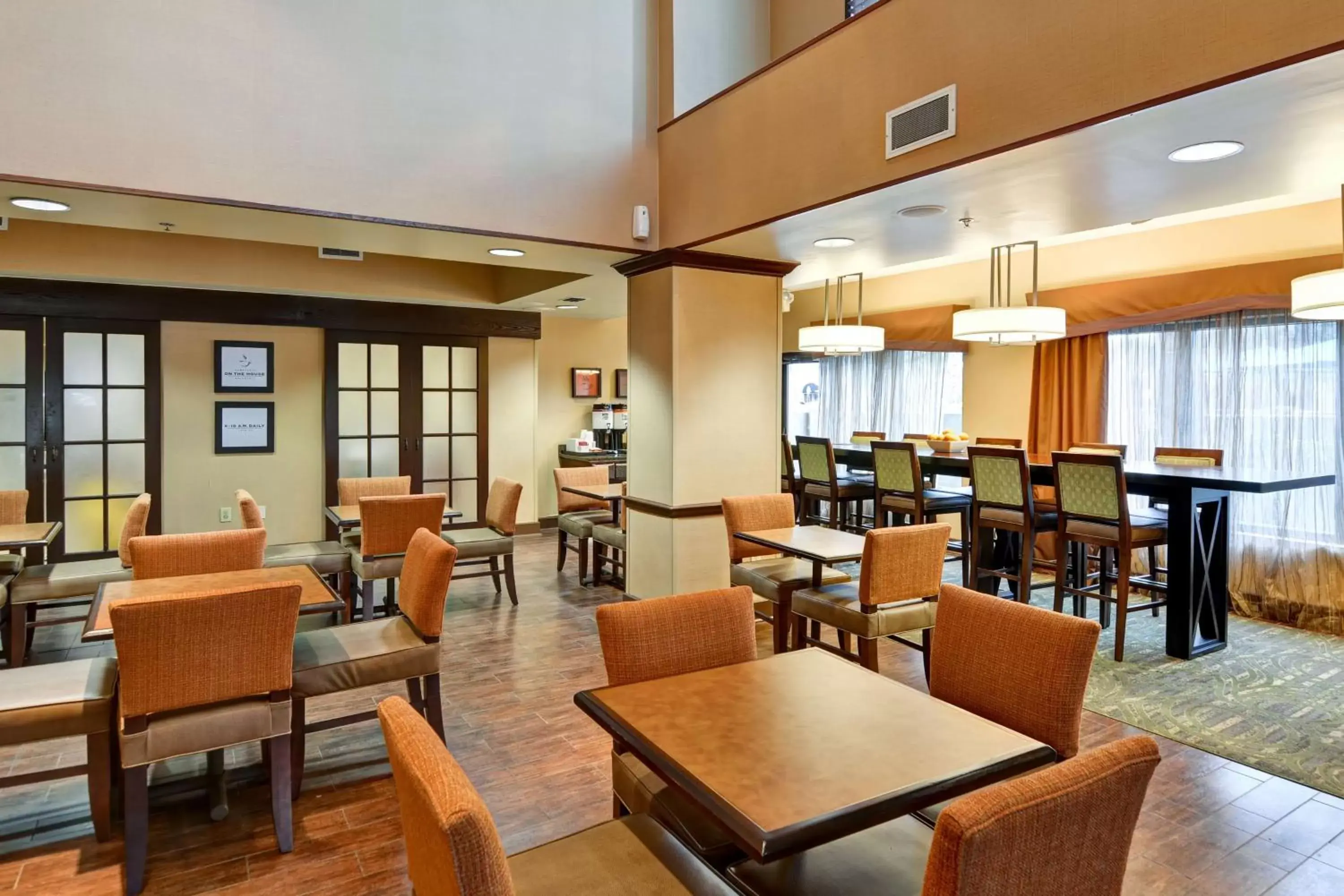 Dining area, Restaurant/Places to Eat in Hampton Inn Jacksonville - I-95 Central