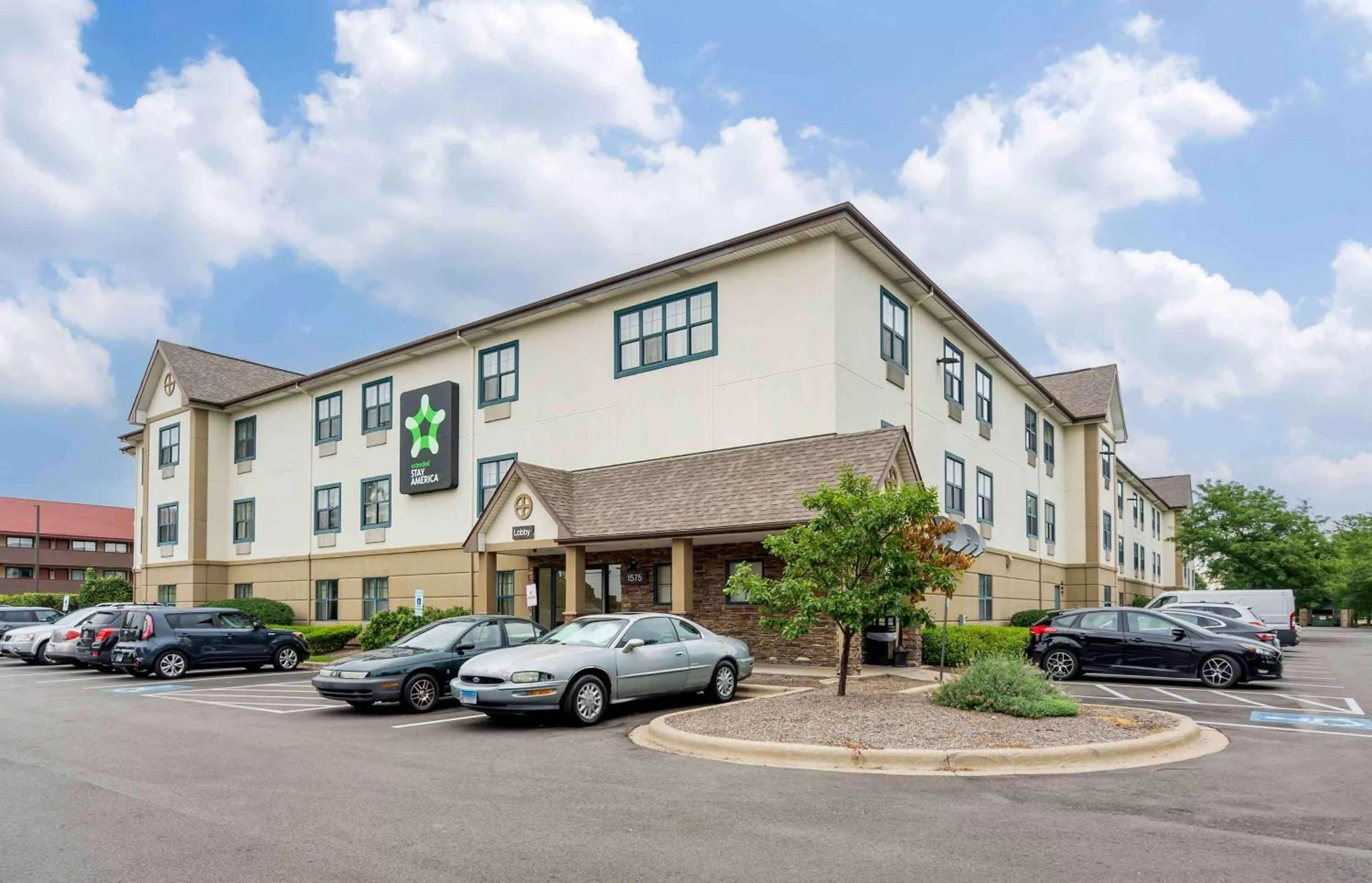 Property building in Extended Stay America Select Suites - Chicago - Naperville - West