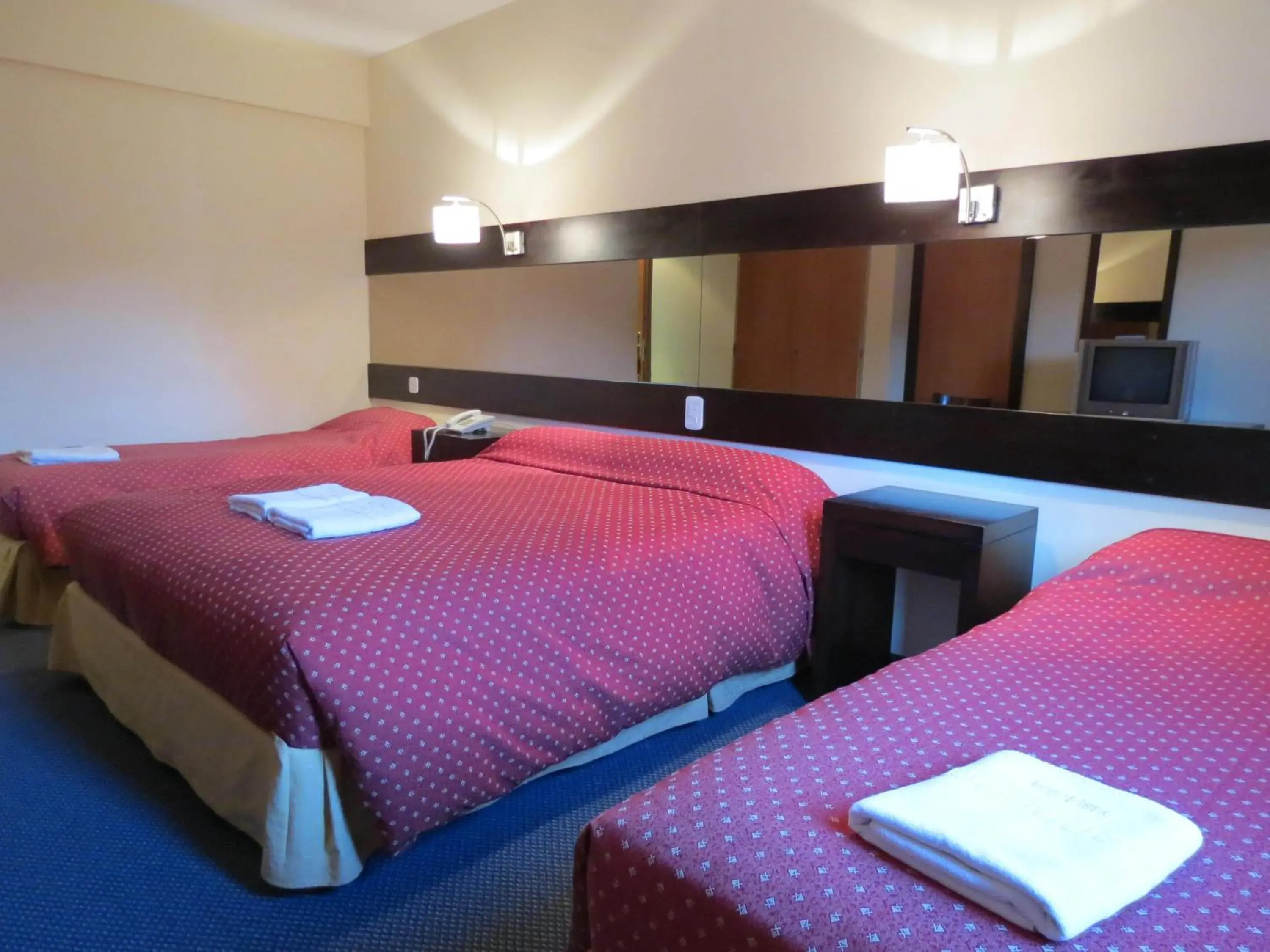 Photo of the whole room, Bed in Marcopolo Suites Calafate