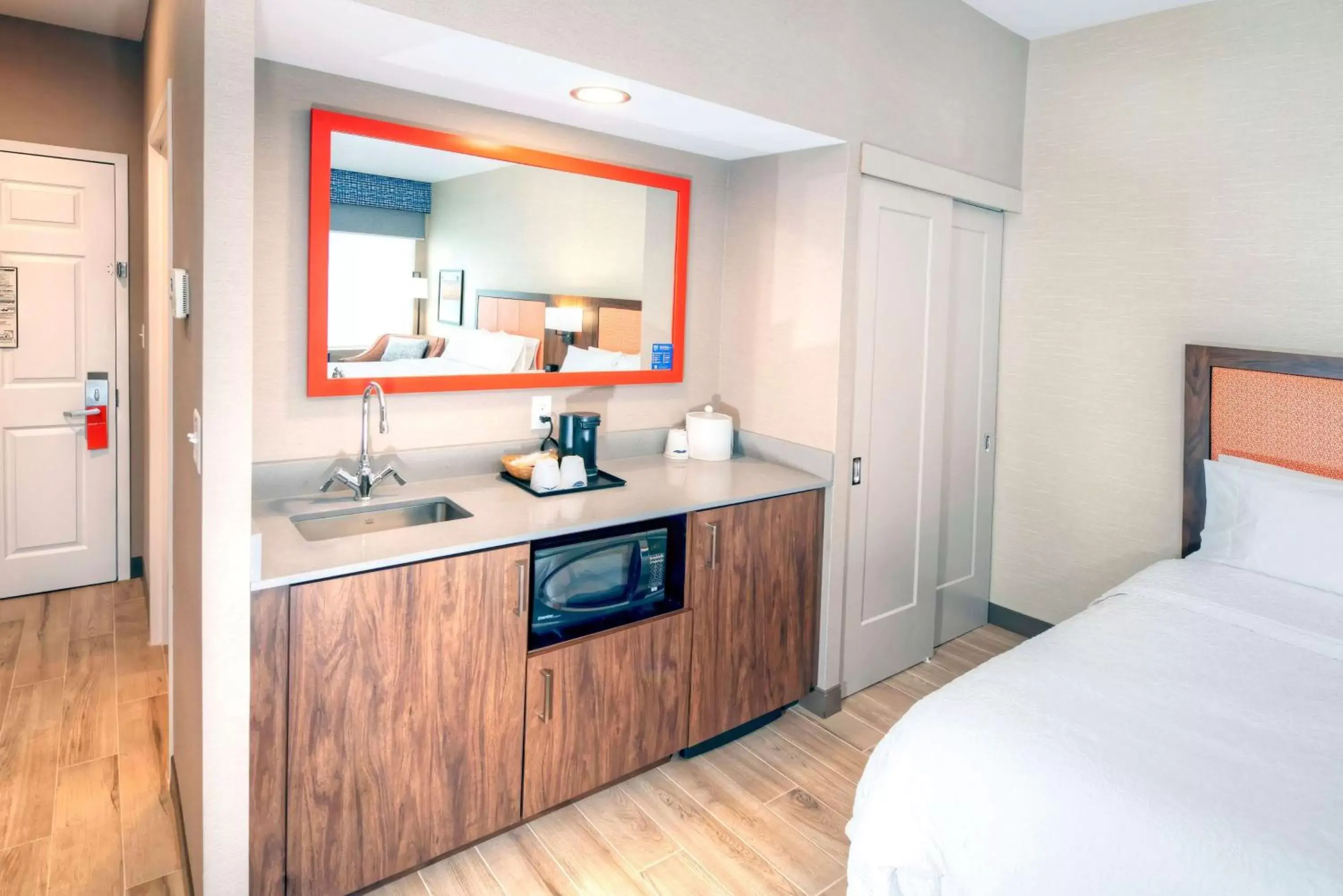 Bed, Bathroom in Hampton by Hilton Ottawa