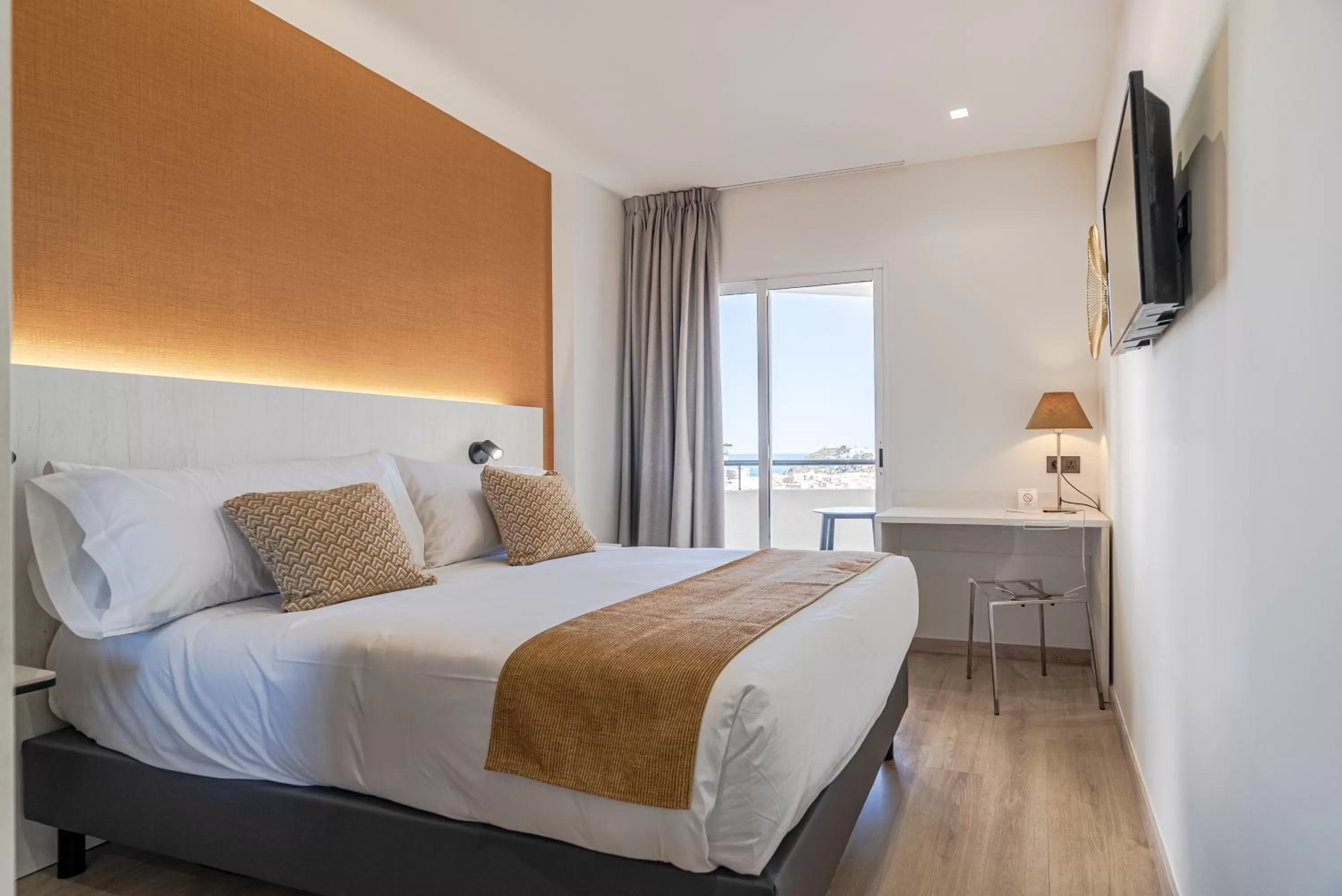 Double Bed, Deluxe Room, Sea View in Ramada Resort by Wyndham Puerto de Mazarron